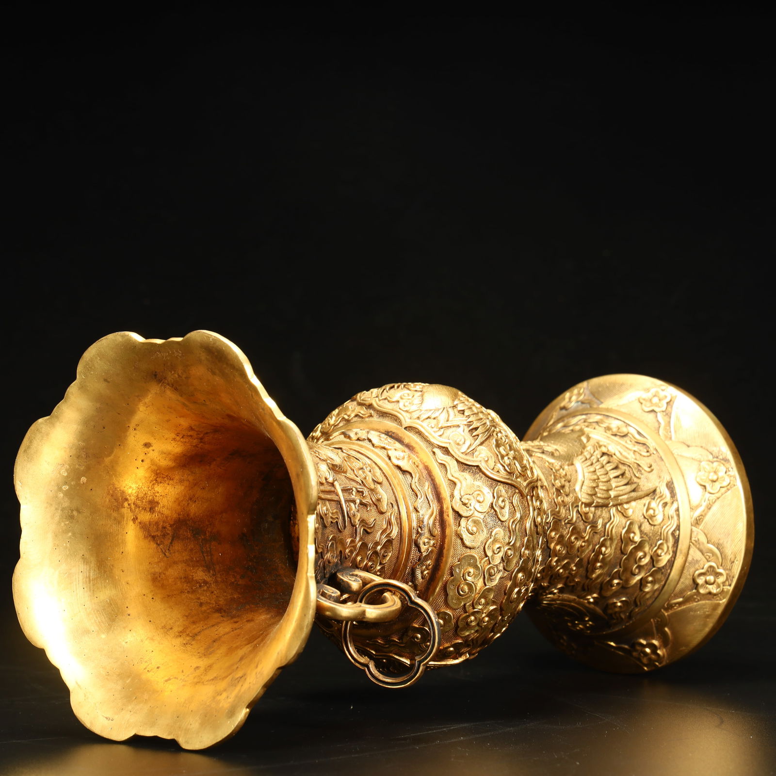 A Qing Dynasty copper-gilt cloud crane pattern amphora - 7