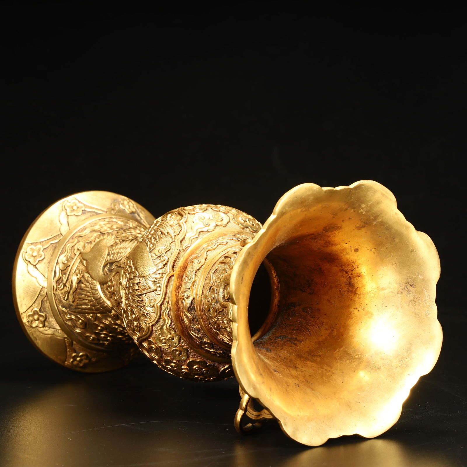 A Qing Dynasty copper-gilt cloud crane pattern amphora - 8