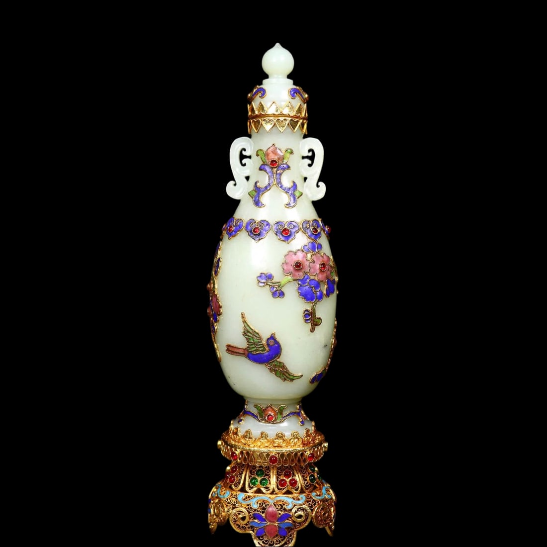 A Qing Dynasty Hetian jade inlaid with a hundred treasures jade vase: Qing Dynasty Hetian jade inlaid with a hundred treasures jade vase SIZE: L:7cm W:5.5cm H:26cm W:484g