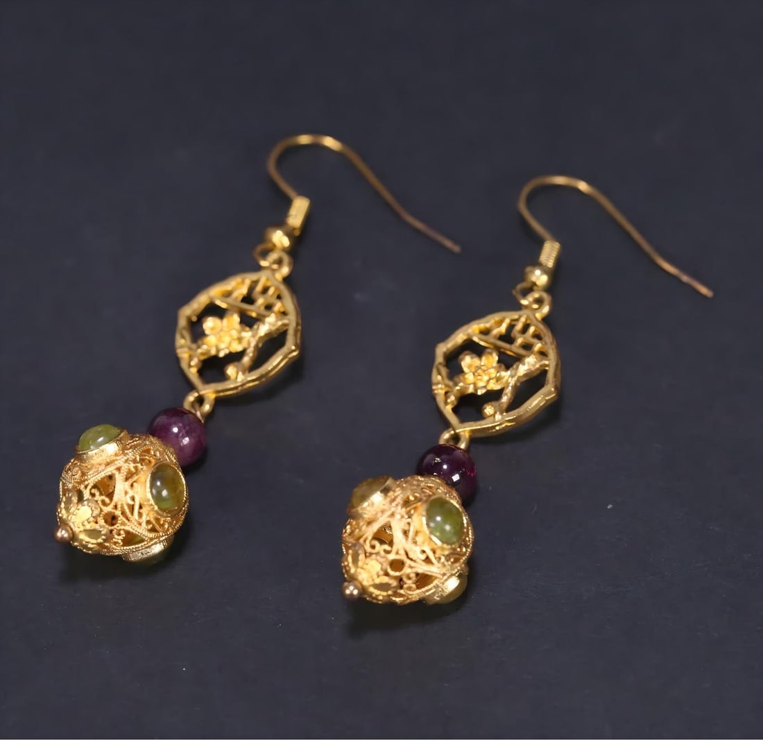 A pair of Qing Dynasty silver-gilt filigree inlaid tourmaline gemstone earrings (1 of 9)