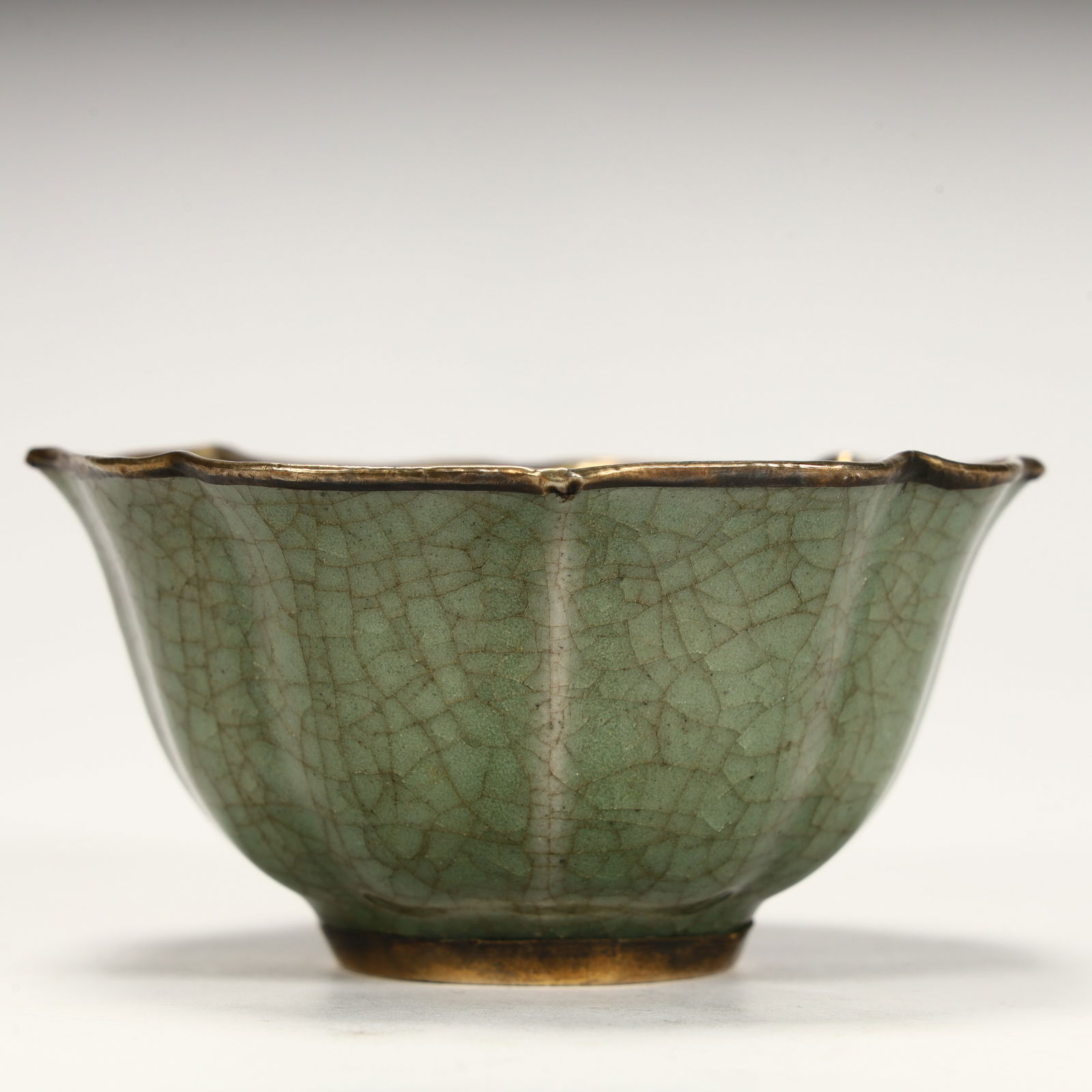 A piece of celadon (Ge kiln style) gold-clad flower mouth bowl (1 of 9)