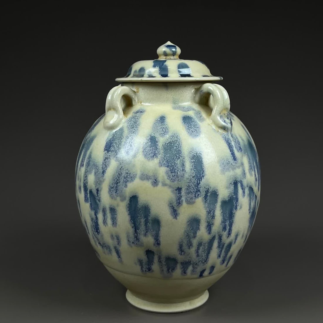 A Sui white glazed blue color four-series jar (1 of 7)