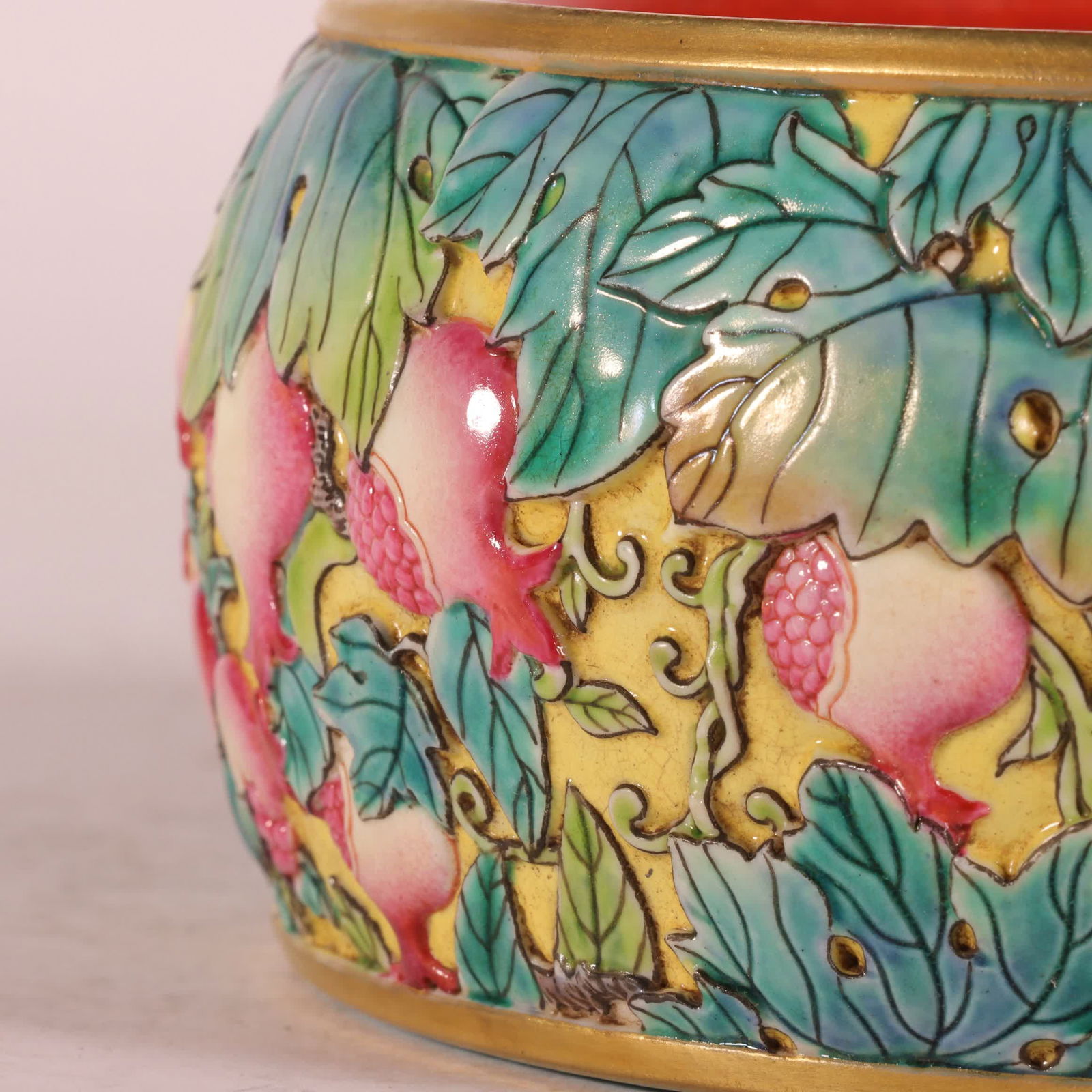 A piece of Qing Qianlong enamel colorful yellow ground carved pomegranate flower and bird picture: Qing Qianlong enamel colorful yellow ground carved pomegranate flower and bird picture pot inheritance SIZE: H:6.5cm abdominalD:13cm