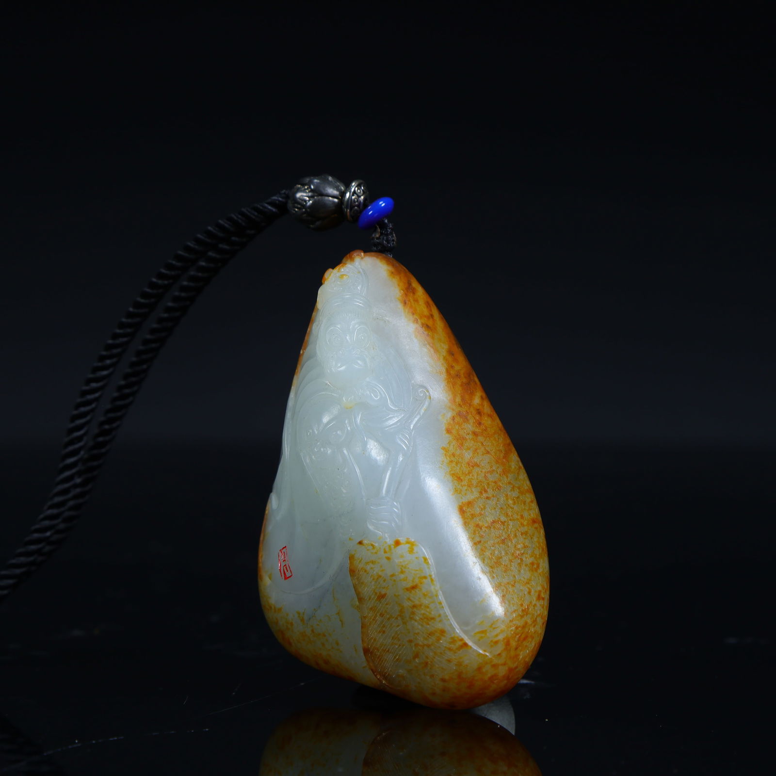 A Qing Dynasty Hetian jade seed material character pattern handle: Qing Dynasty Hetian jade seed material character pattern handle SIZE: H:6cm L:5.5cm W:3.5cm W:143g