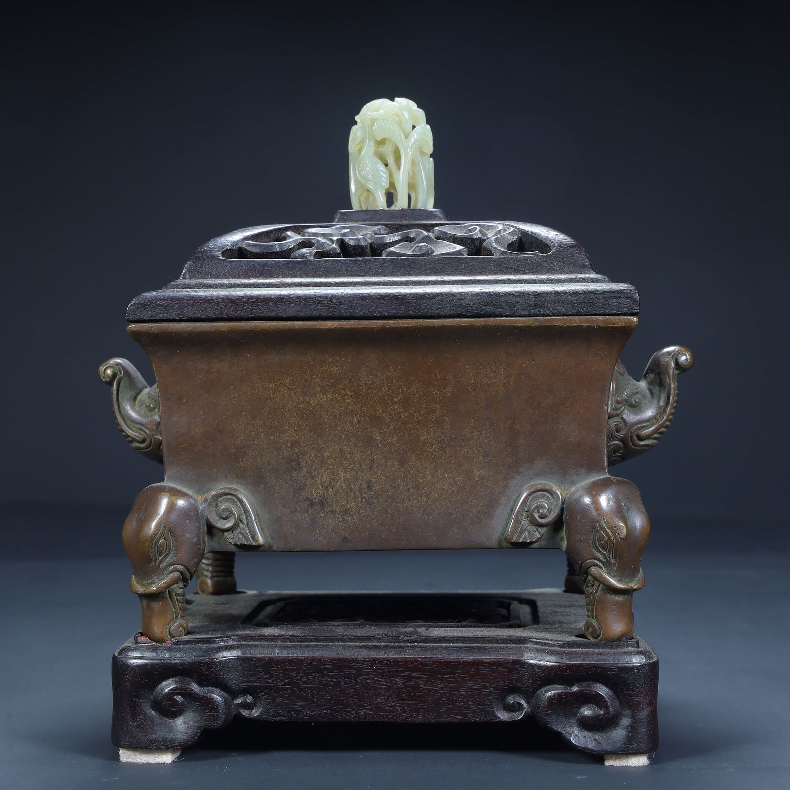 A piece of Qing Dynasty copper tire elephant ear elephant foot aromatherapy: Qing Dynasty copper tire elephant ear elephant foot aromatherapy SIZE: H:19cm L:17.8cm W:10.5cm W:2.1kg