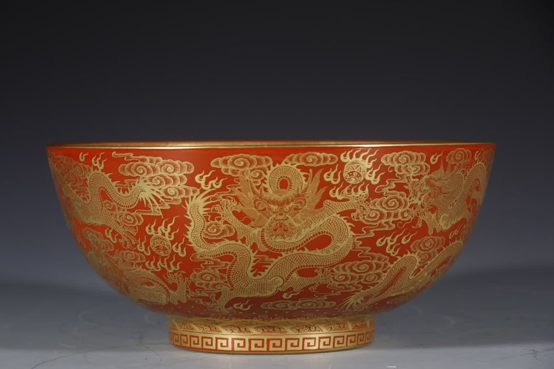 A Qing Qianlong sand red gold-painted Kowloon bowl: Qing Qianlong sand red gold-painted Kowloon bowl SIZE: H:10cm mouthD:22.5cm Bottom diameter 10.5cm