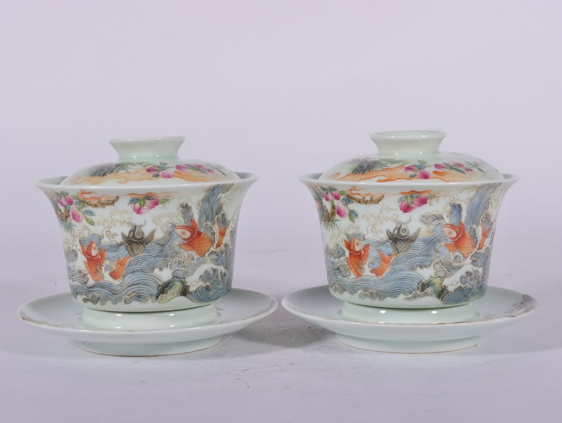 A Qing Qianlong enamel carp leaping dragon gate three-layer cover: Qing Qianlong enamel carp leaping dragon gate three-layer gaiwan SIZE: H: 9cm mouthD: 10cm Bottom diameter 6.6cm