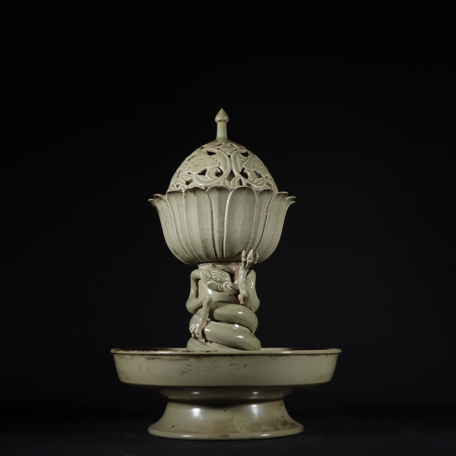 A Tang Dynasty Yue kiln secret color blue disk dragon hollow smoker: Tang Dynasty Yue kiln secret color blue disk dragon hollow smoker furnace SIZE: H:30cm W:21cm