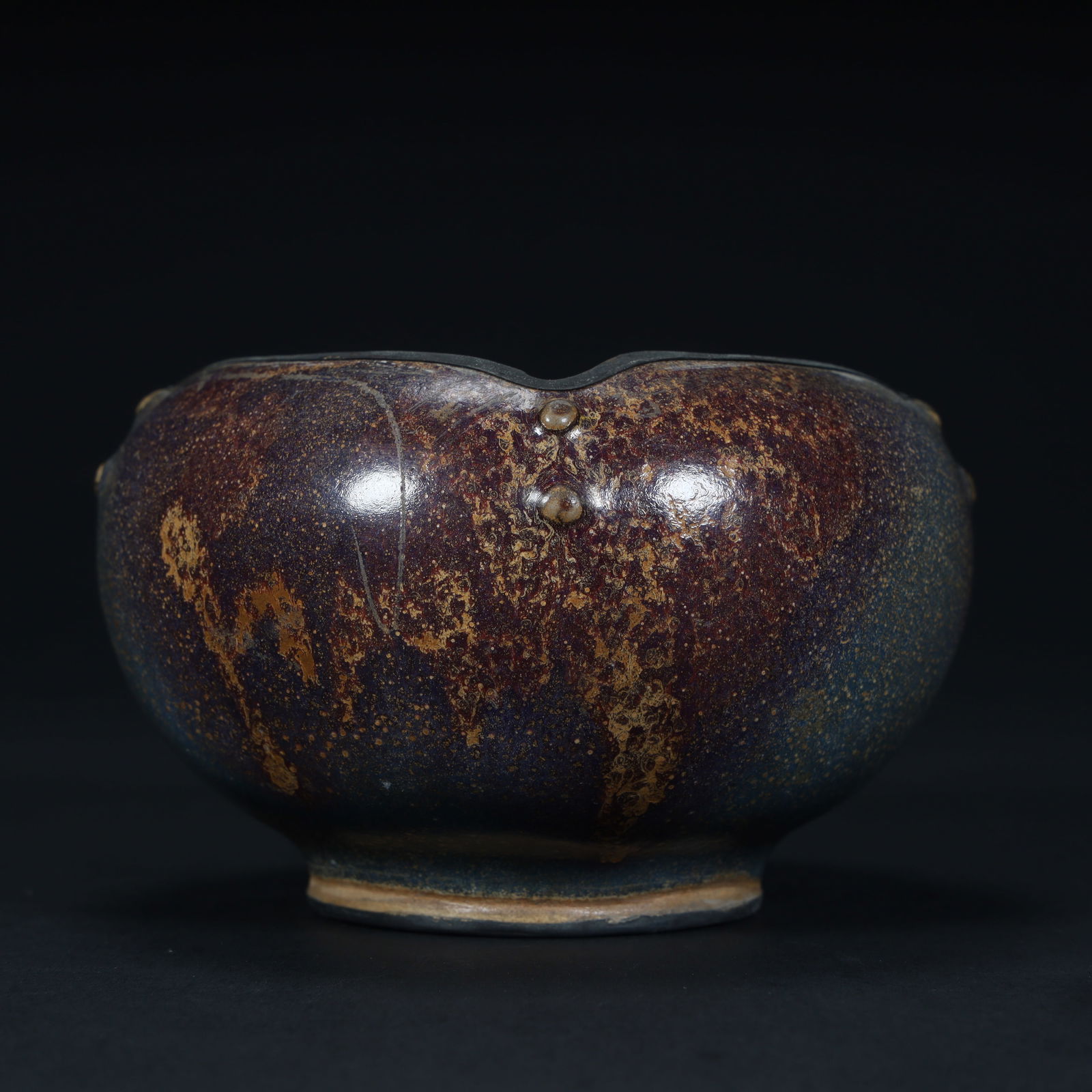 A piece of Song Dynasty Jun kiln kiln changed glaze flower mouth drum nail washing (1 of 9)