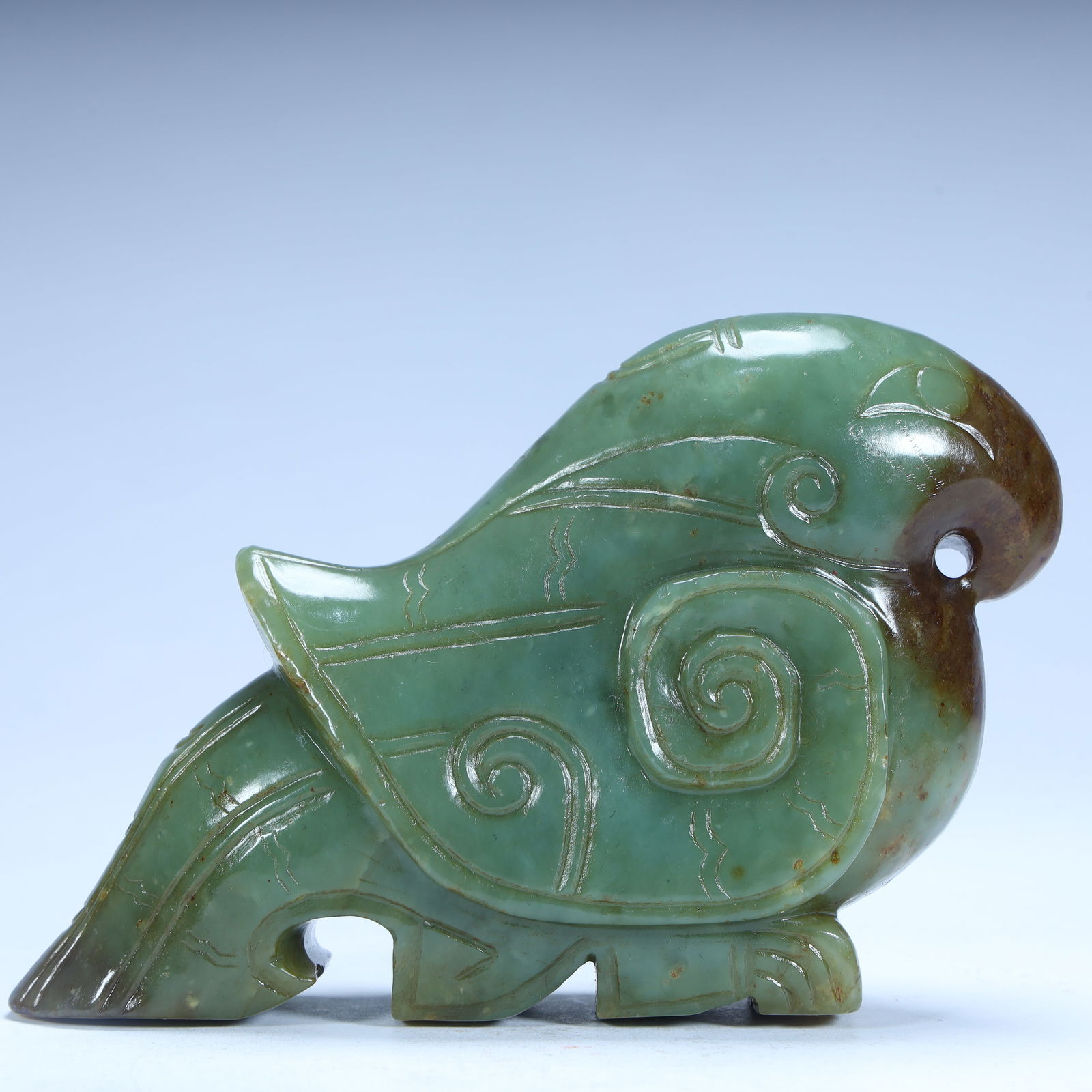 A Shang Dynasty green jade bird-shaped pendant (1 of 9)
