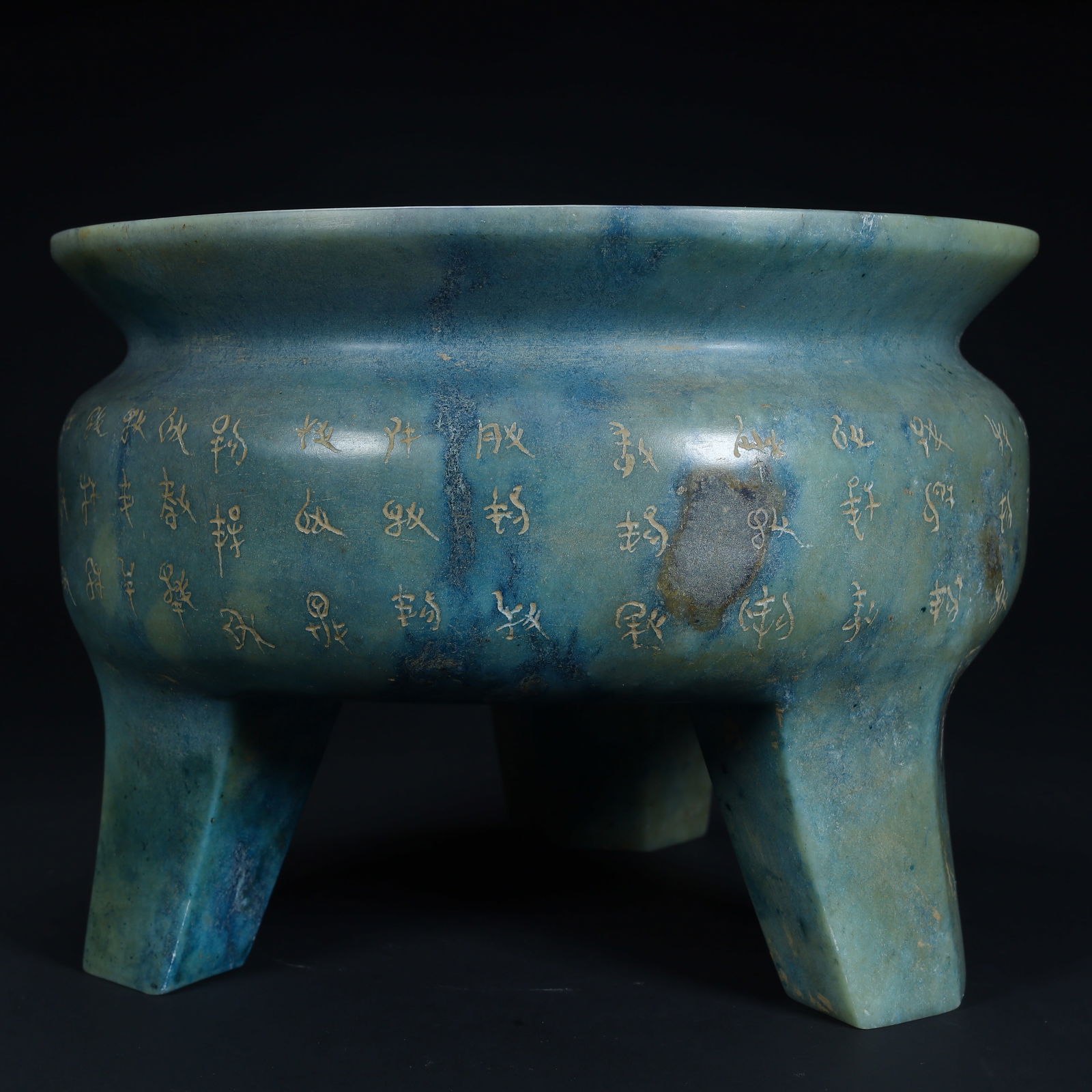 A three-legged furnace carved with poetry in the Qing Dynasty: Qing Dynasty green jade carved poetry three-legged furnace SIZE: H:16cm L:22.5cm W:22.5cm W:4.4kg