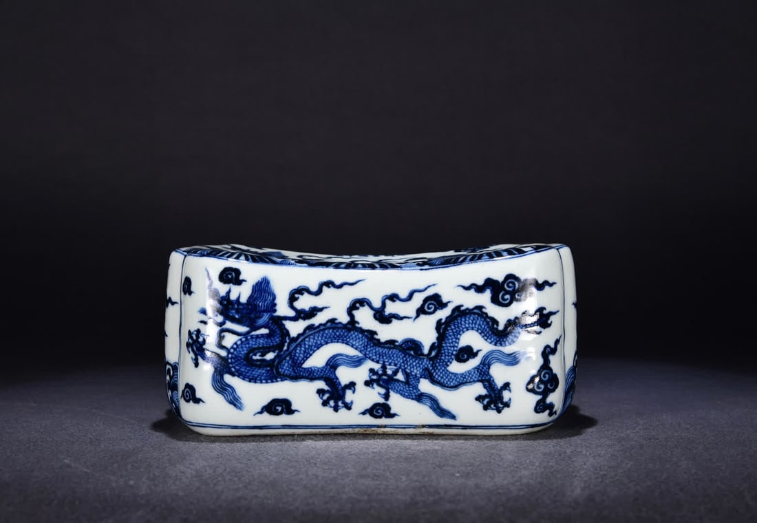 A Ming Xuande blue and white seawater dragon pattern pillow (1 of 9)