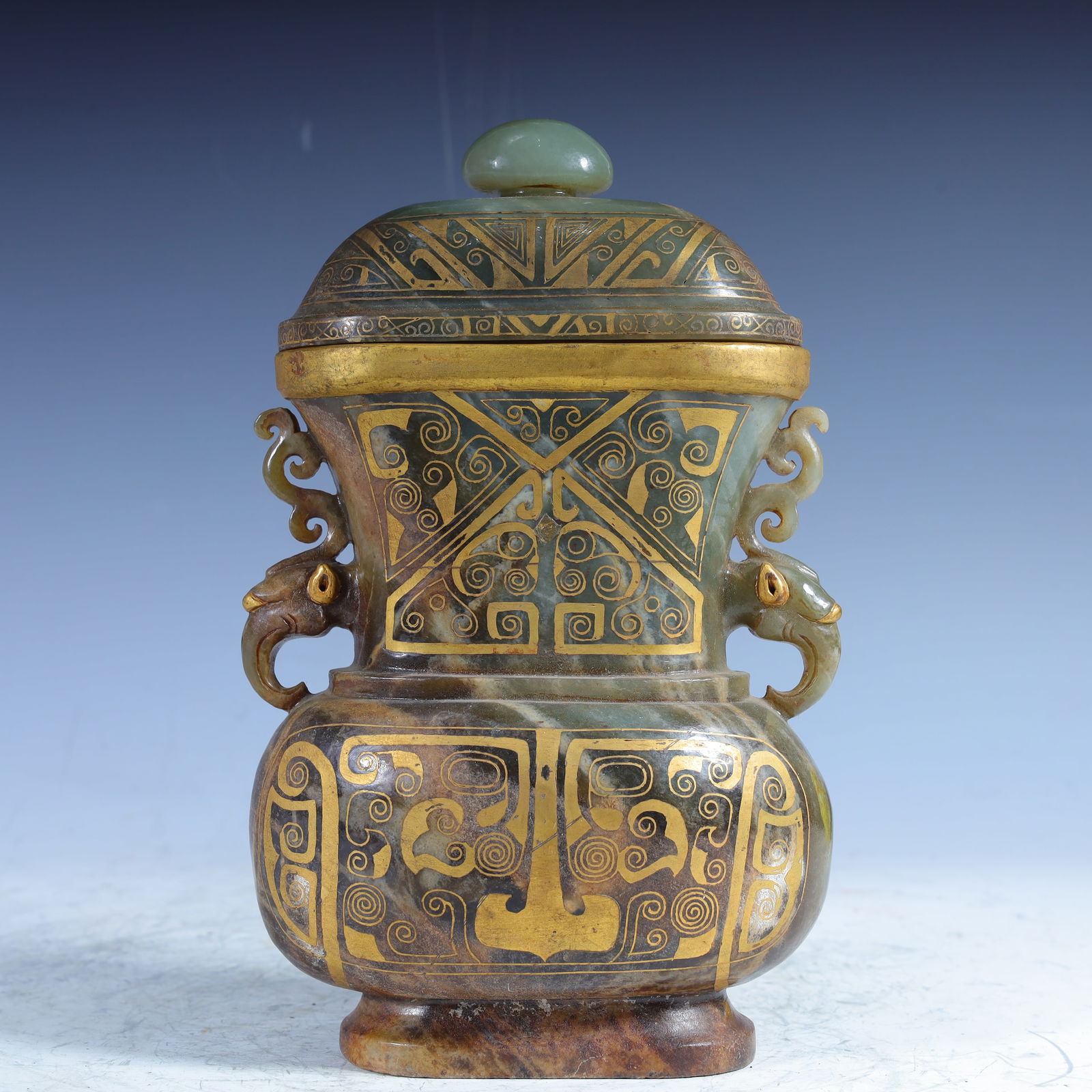 A Han Dynasty gold-inlaid jade copper lid jar: Han Dynasty jade inlaid jade copper lid jar SIZE: H:22cm L:13.5cm W:6cm W:1.2kg