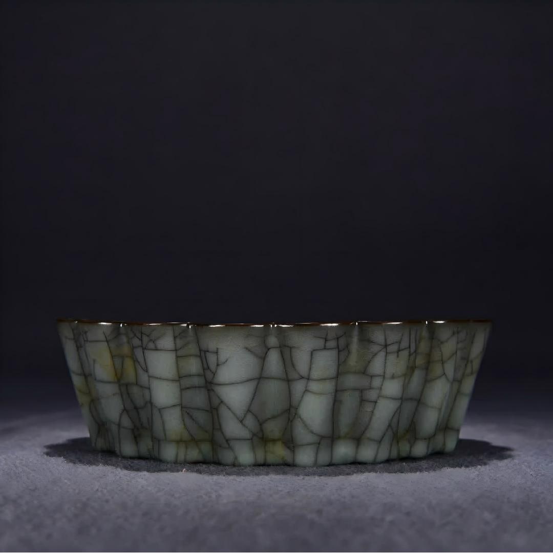 A piece of Song official kiln washing: Song official kiln washing SIZE: H:6cm W:21cm