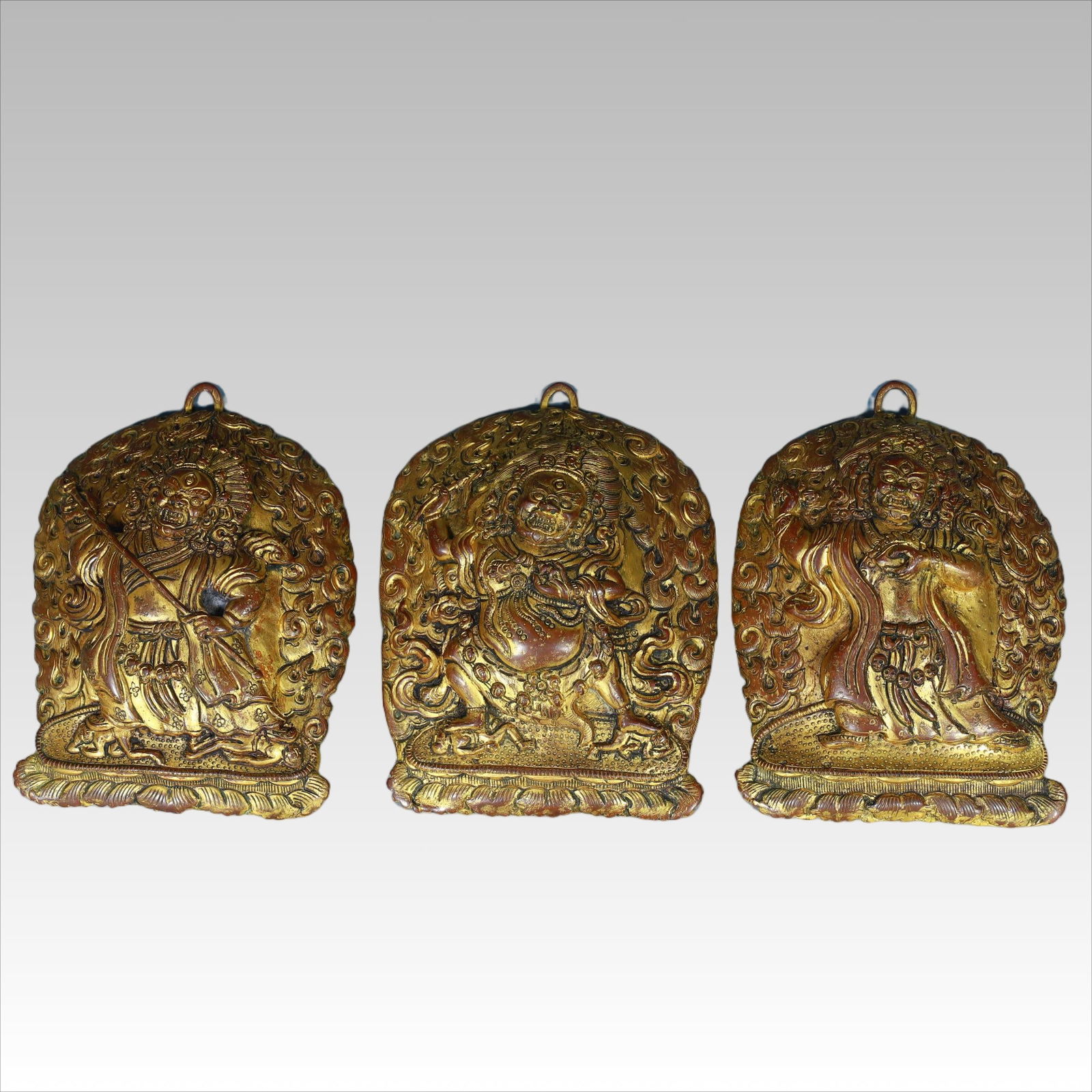A set of Qing Dynasty copper gilt Vajra hand Bodhisattva cards: Qing Dynasty copper gilt diamond hand Bodhisattva card SIZE: L:15.5cm W:11cm W:0.6kg? L:15.5cm W:11.5cm W:0.6kg? L:15.5cm W:11.8cm W:0.6kg