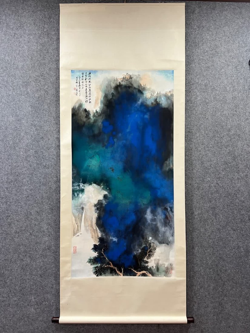 A splashed landscape painting by Zhang Daqian: Zhang Daqian's splashed landscape painting SIZE: Core138x69cm (Vertical Axis on Paper)