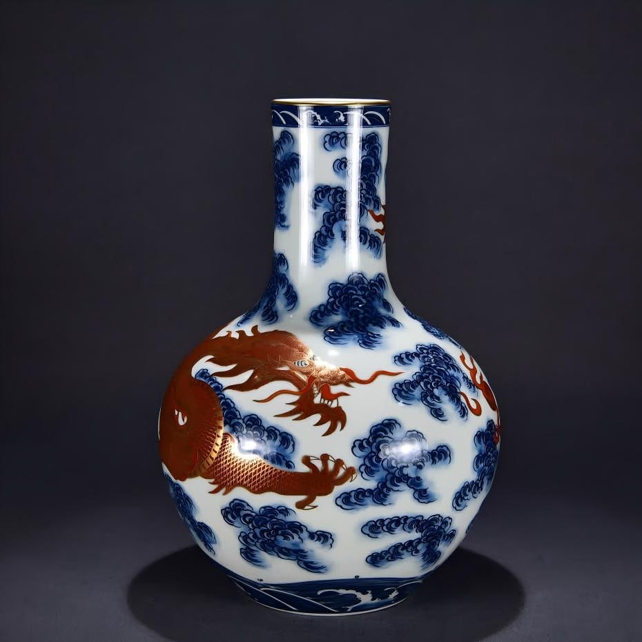 A Qing Qianlong blue and white seawater auspicious cloud carved dragon alum red gold-painted: Qing Qianlong blue and white sea water auspicious cloud carved dragon alum red gilded celestial ball vase SIZE: H:44cm W:28cm