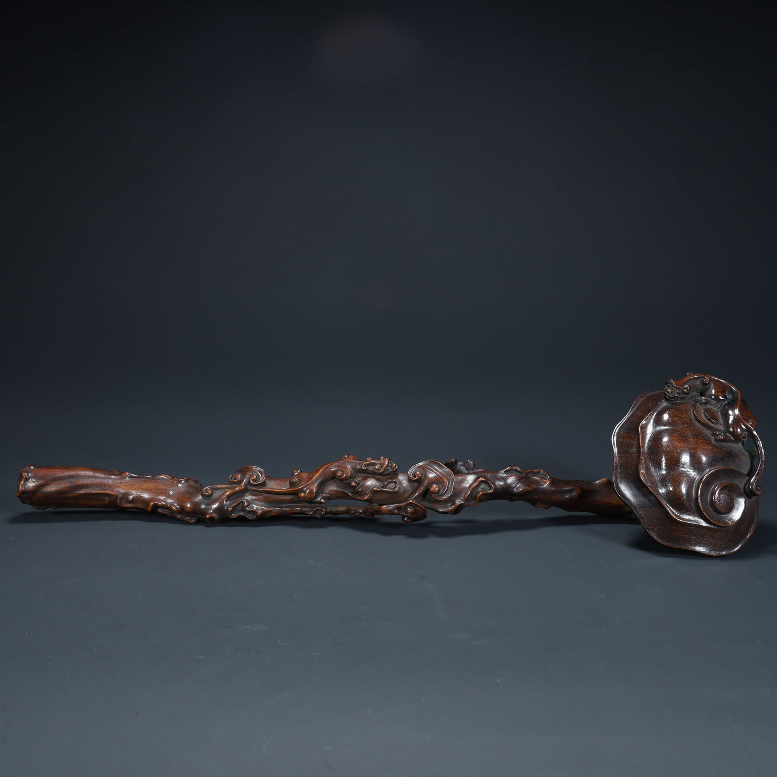 A Qing Dynasty boxwood carving dragon ganoderma lucidum ruyi ornament (1 of 10)