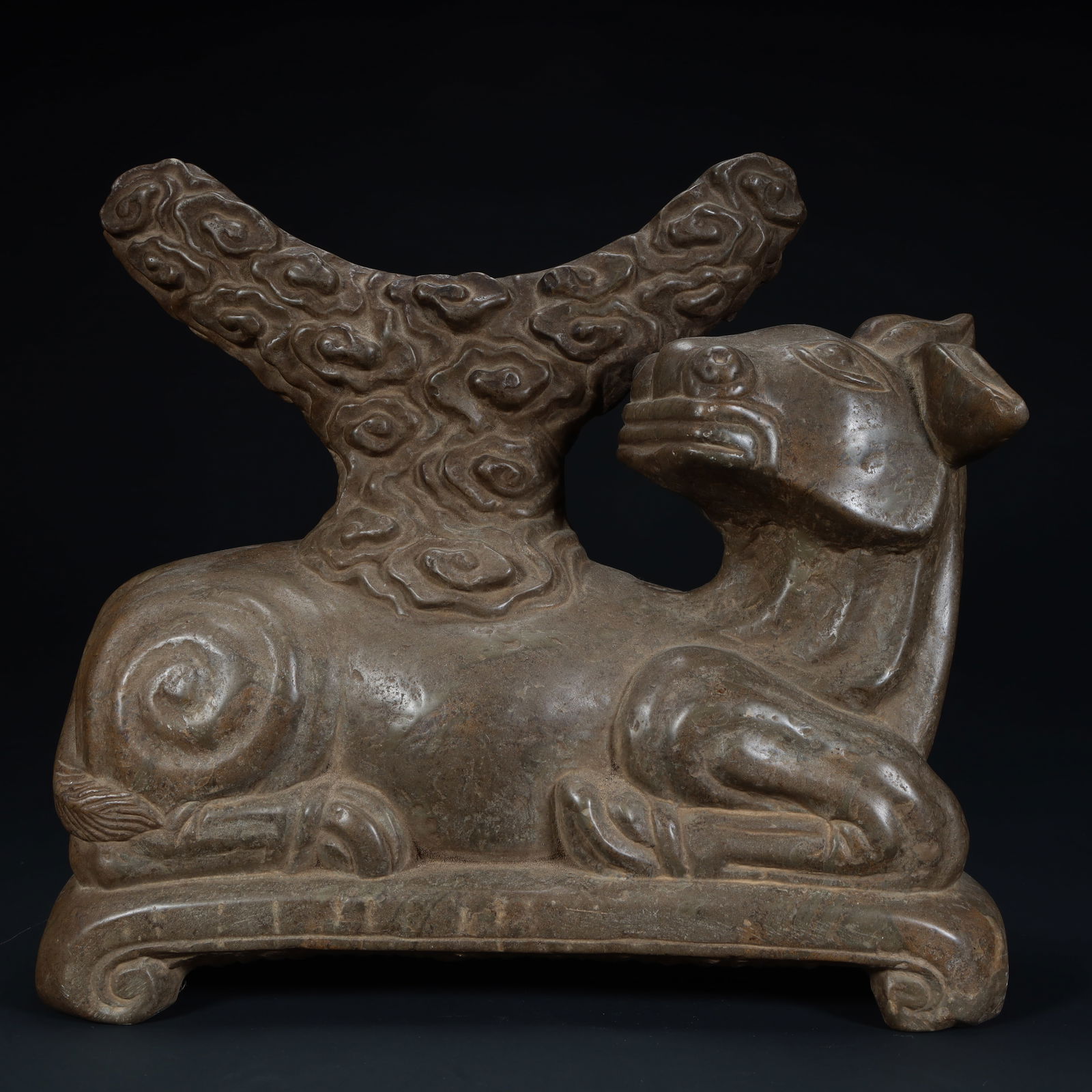 A Qing Dynasty stone "Wolu Zhi Zhi" shaped pen holder (1 of 13)