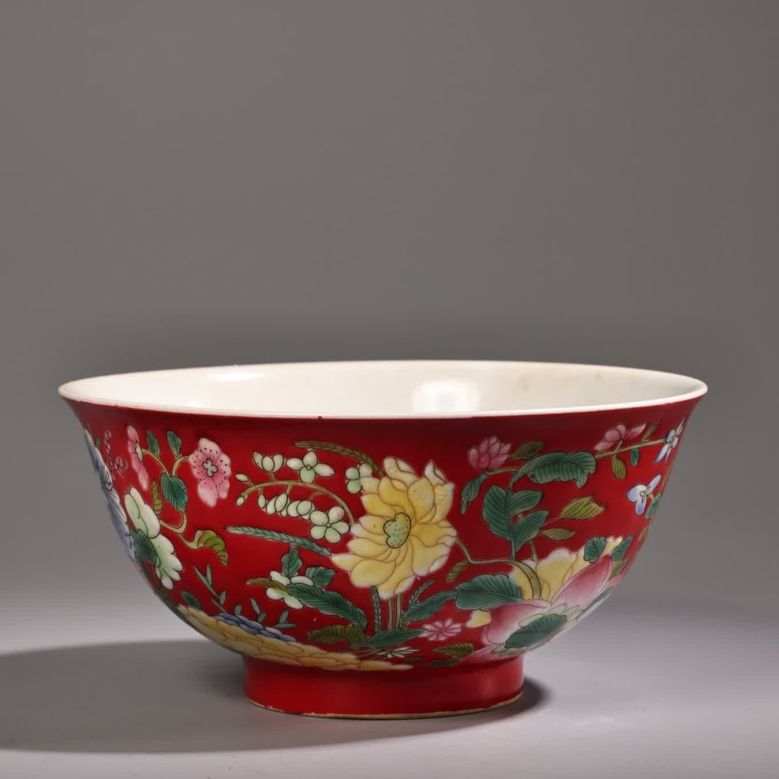 A Kangxi red glazed pastel porcelain bowl (1 of 11)
