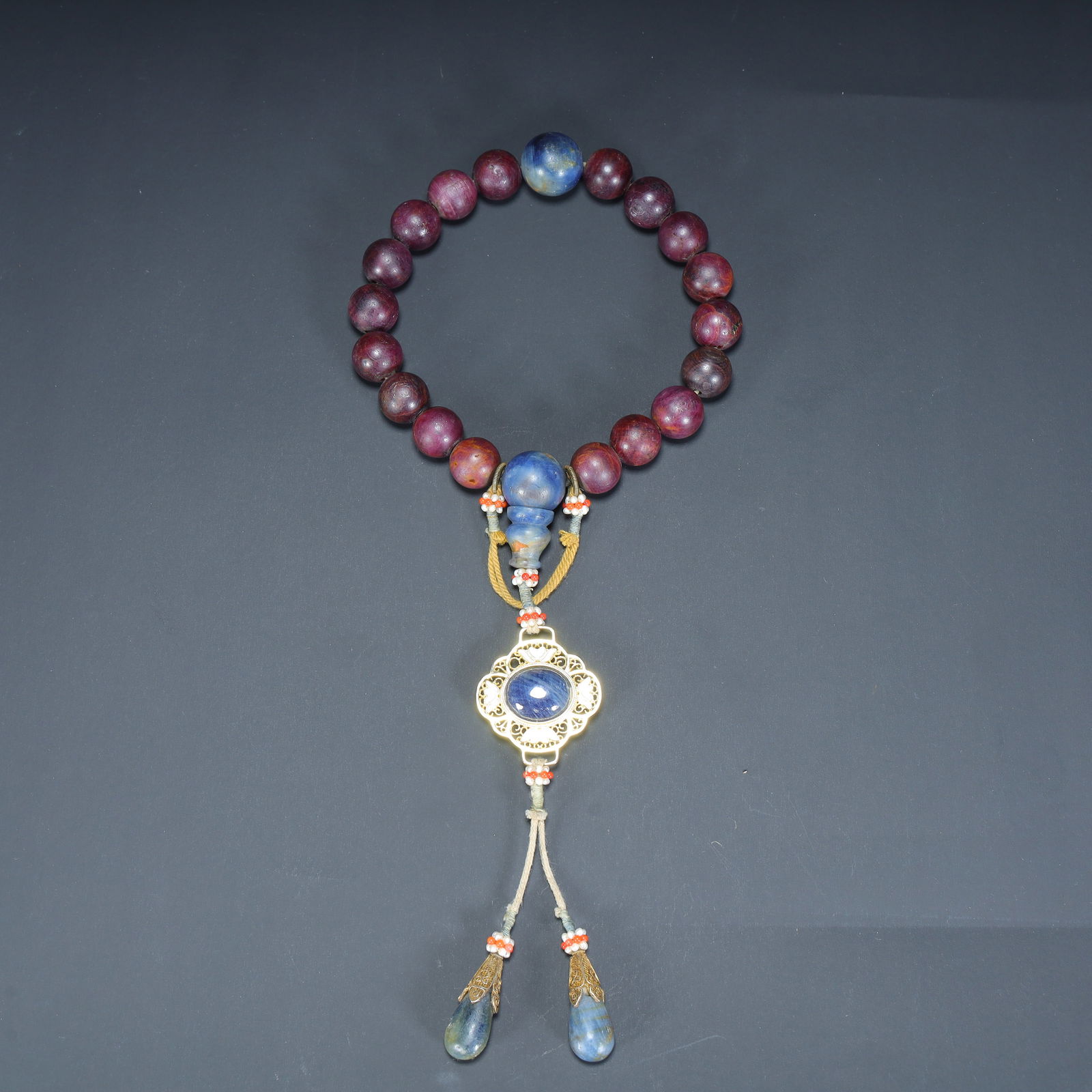 A piece of Qing Dynasty amethyst with lapis lazuli morning beads (1 of 8)