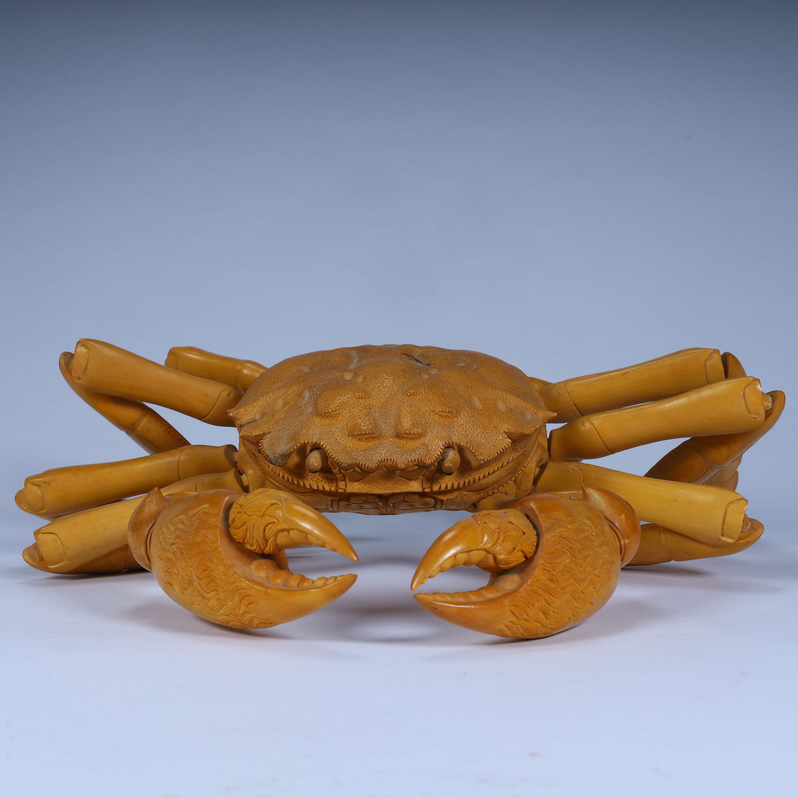 A boxwood crab ornament from the Qing Dynasty: Qing Dynasty boxwood crab ornament SIZE: H:9cm L:30cm W:20cm W:0.7kg