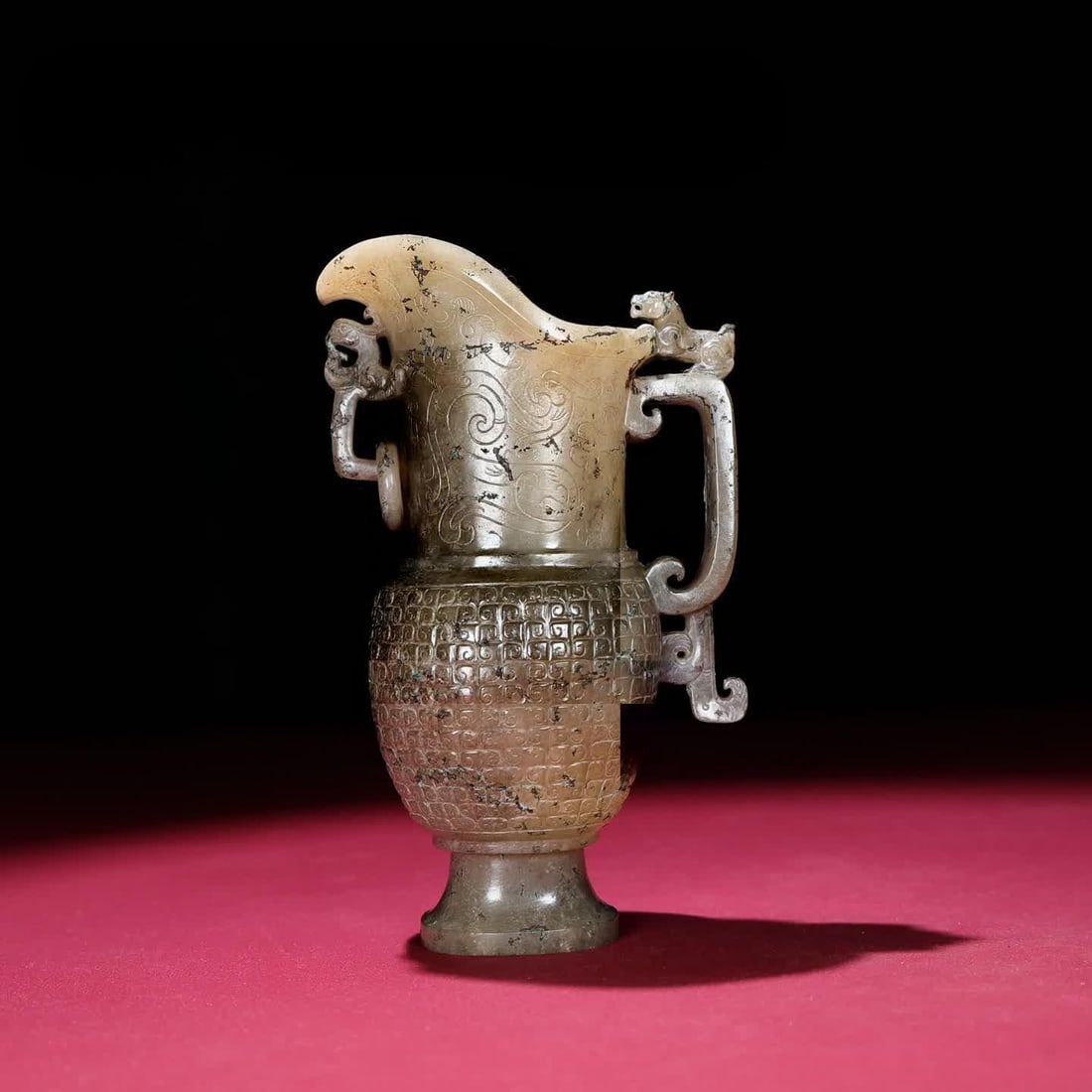 A Han Dynasty jade wine vessel: Han Dynasty jade wine vessel SIZE: 154x98x68mm W:479g