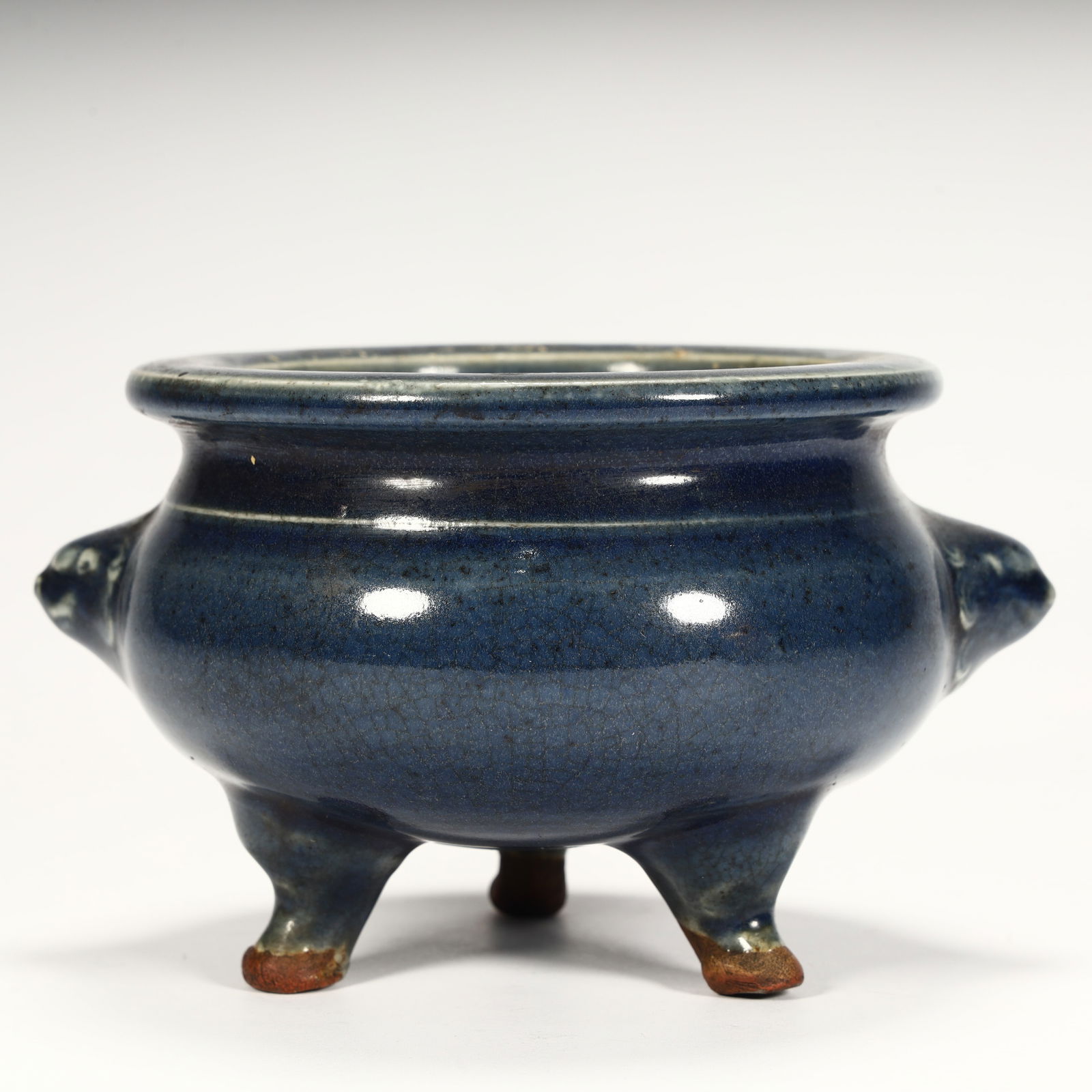 A three-legged incense burner with blue glazed animal ears in the Qing Dynasty: Qing Dynasty blue-glazed beast ear three-legged incense burner SIZE: H:8.5cm L:14.5cm W:12cm W:452g