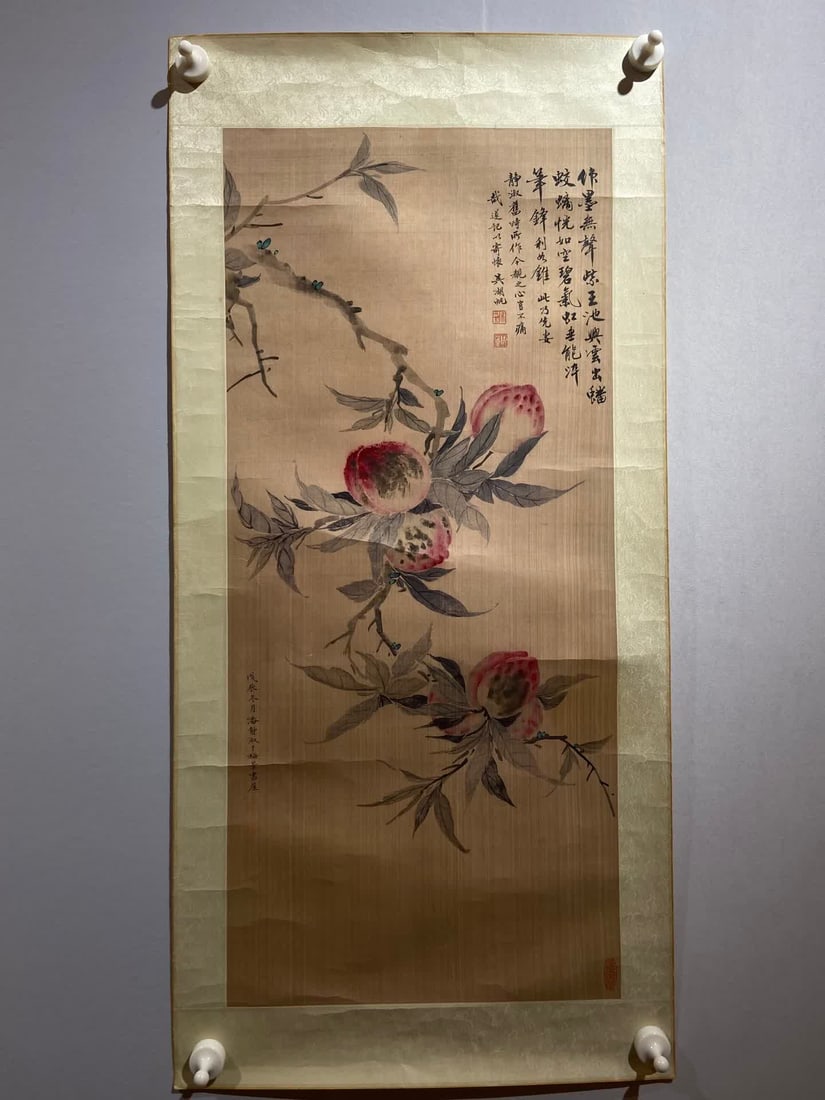 A picture of Pan Jingshu's longevity peach: Pan Jingshu's longevity peach picture SIZE: Core 76x34cm (Silk Lens, Wu Hufan's Inscription)