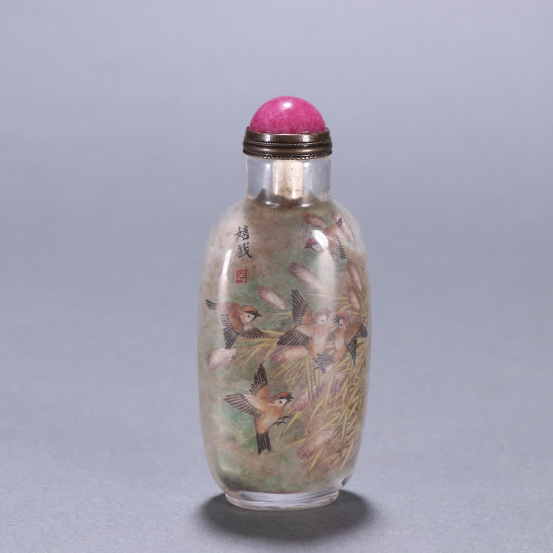 A piece of Qing Dynasty natural crystal painting auspicious birds playing snuff bottles: Qing Dynasty natural crystal inner painting auspicious birds playing snuff bottles SIZE: H:8.3cm W:3.5cm W:53.5g