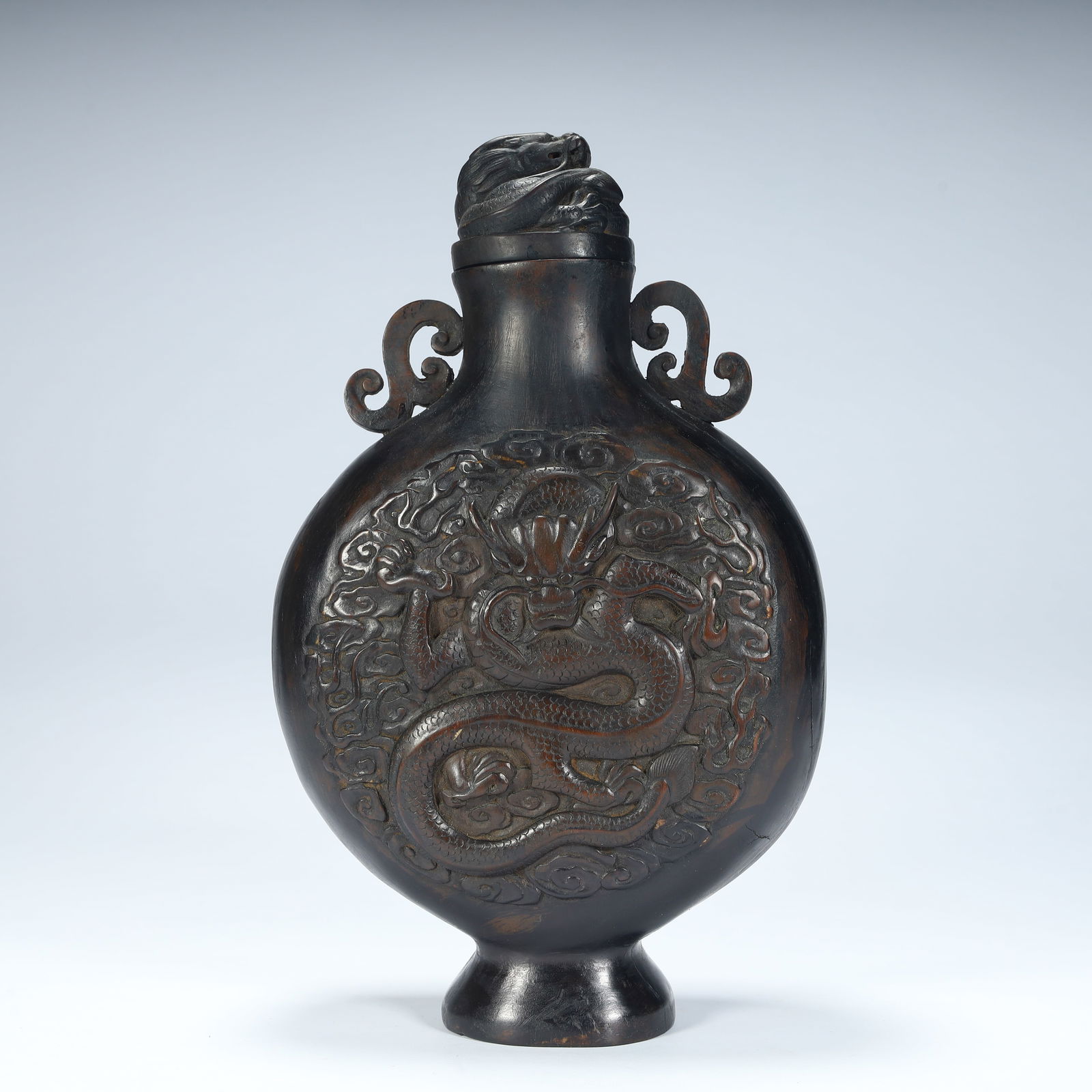 A Qing Dynasty agarwood carving "dragon pattern flat pot: Qing Dynasty agarwood carving "dragon pattern flat pot SIZE: H:25cm L:15.5cm W:7cm W:1178g