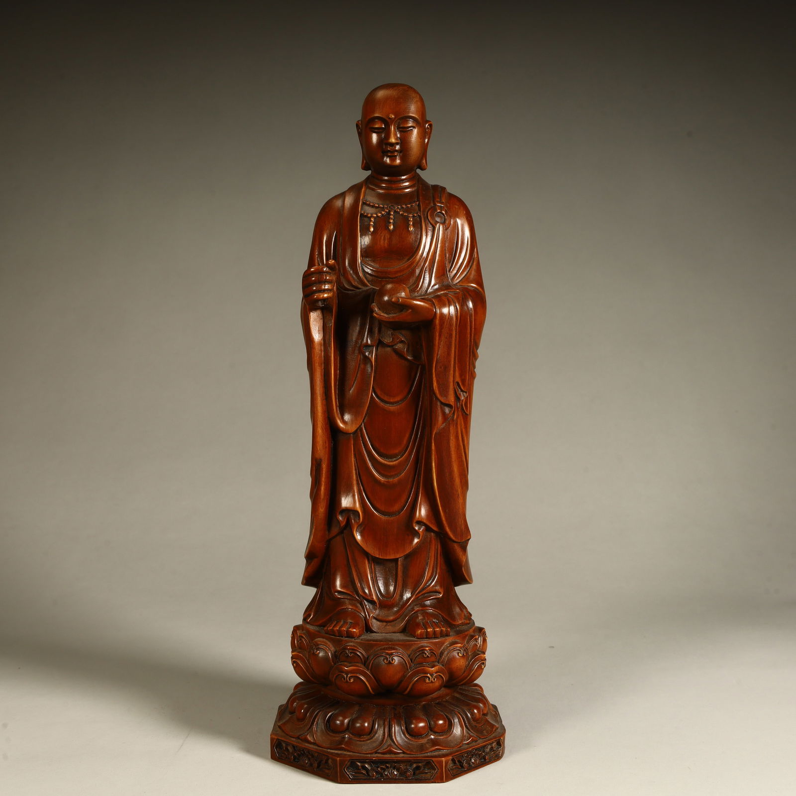 A statue of Ksitigarbha Bodhisattva in boxwood in the Qing Dynasty: Qing Dynasty boxwood Ksitigarbha Bodhisattva statue size SIZE: H:26cm L:9cm W:9cm W:472g