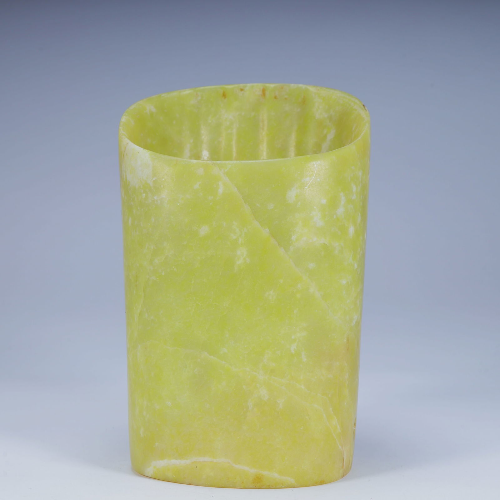 A hoop-shaped jade from the Hongshan culture period: Hoop-shaped jade from the Hongshan culture period SIZE: H:16cm L:10.5cm W:8.5cm W:757g