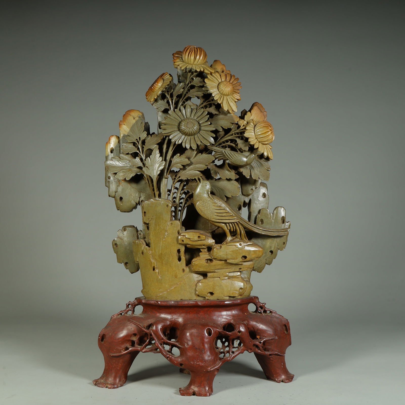 A stone carved chrysanthemum ornament: Stone carving chrysanthemum pattern ornament SIZE: H:41cm L:23cm W:10cm W:5.1kg