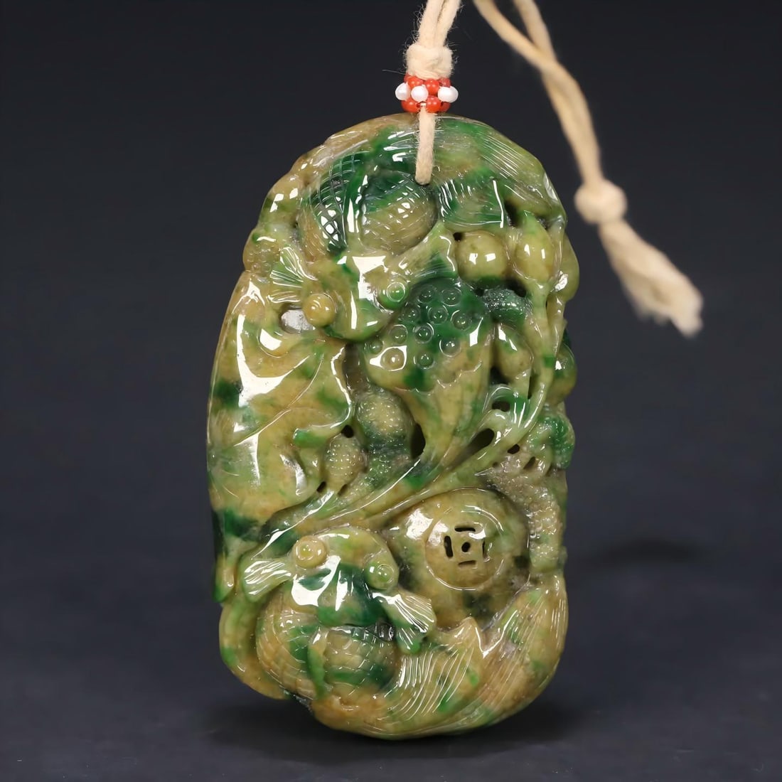 A Qing Dynasty old jade "Lianlian has fish" card: Qing Dynasty old jade "Lianlian has fish" brand SIZE: 7.3x4.2x1.7cm