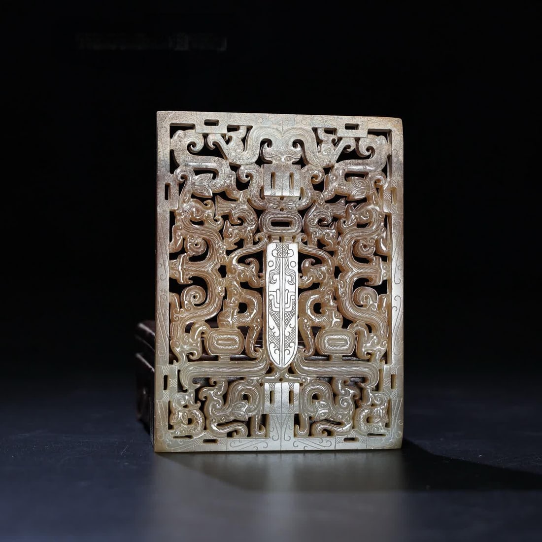 A piece of Han Dynasty piece decoration: Han Dynasty piece decoration SIZE: 112x83x5mm W:122g