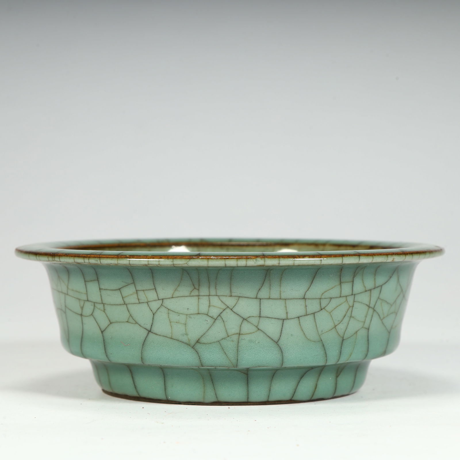 A piece of Qing Dynasty imitation Ru glaze open piece pattern folded edge washing (1 of 7)