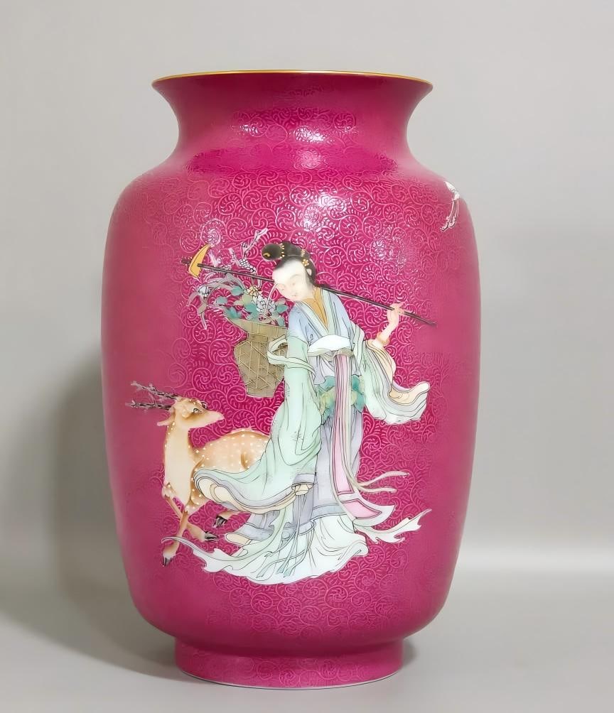 A Qing Dynasty Qianlong carmine red grilled flower hemp mushroom offering longevity winter melon: Qing Dynasty Qianlong carmine red grilled flower hemp mushroom presents a longevity winter melon bottle SIZE: H:19cm D:12cm