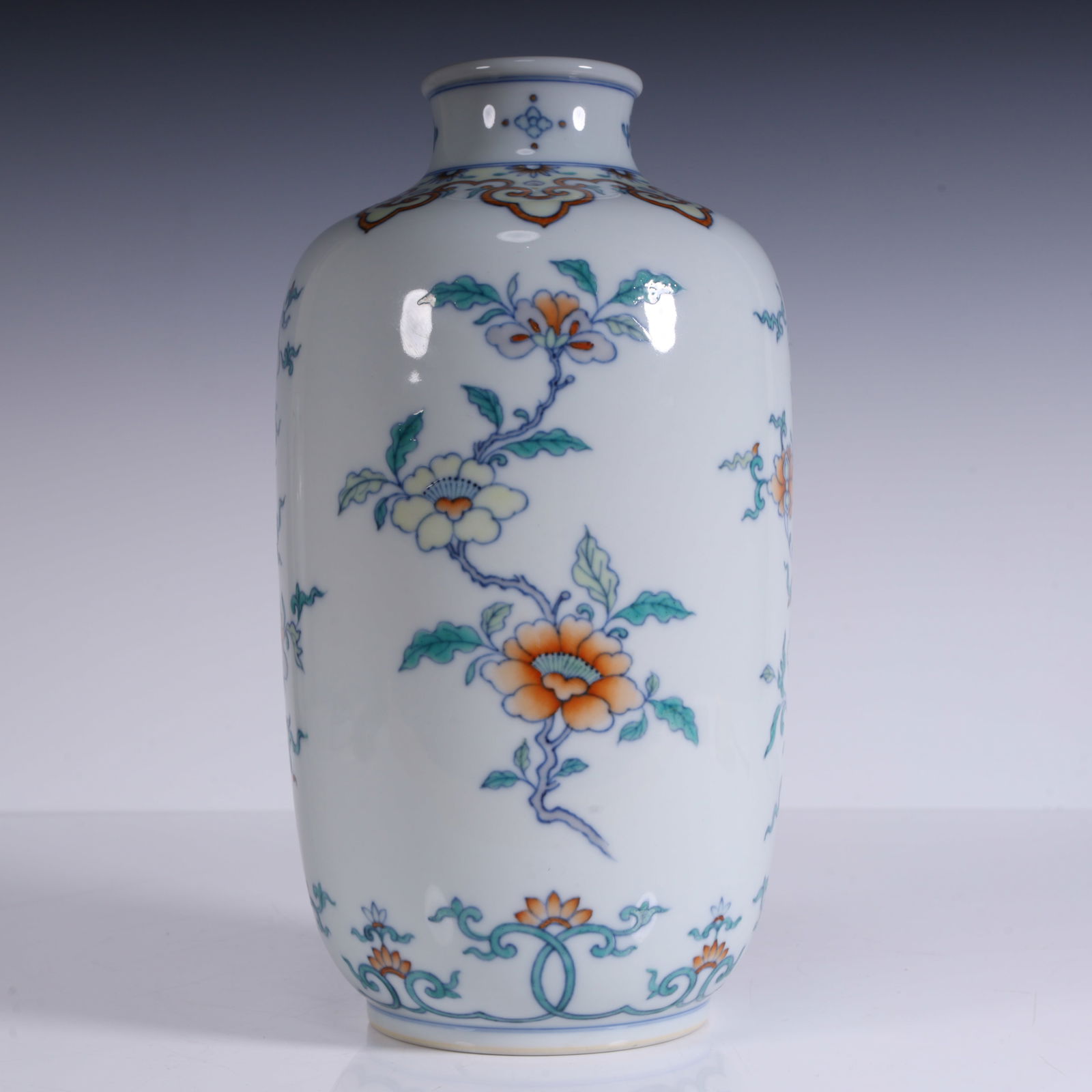 A piece of Qing Dynasty: "Made in the Yongzheng Year of the Qing Dynasty" Doucai flower dongmelon (1 of 9)