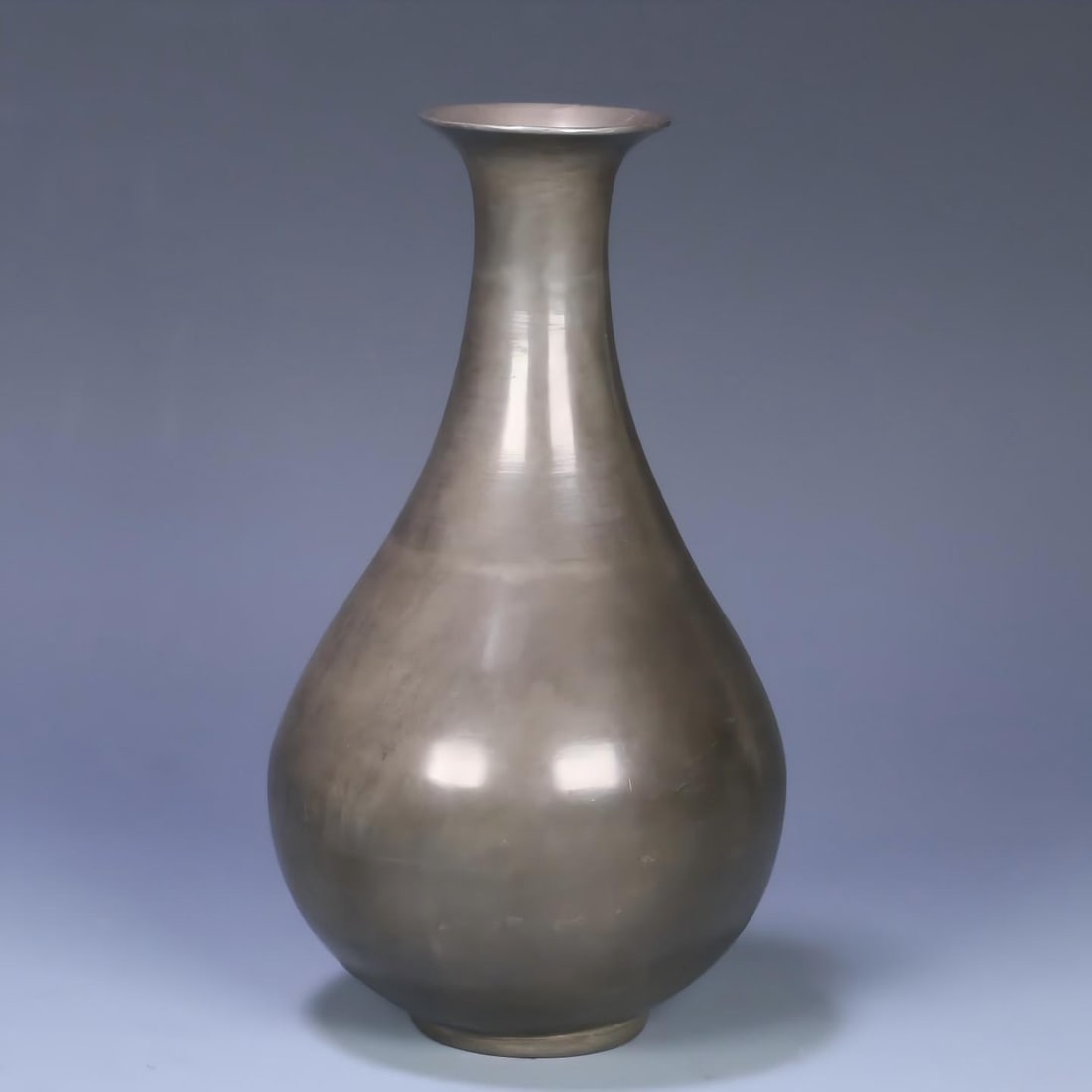 A pewter jade pot spring vase (1 of 9)