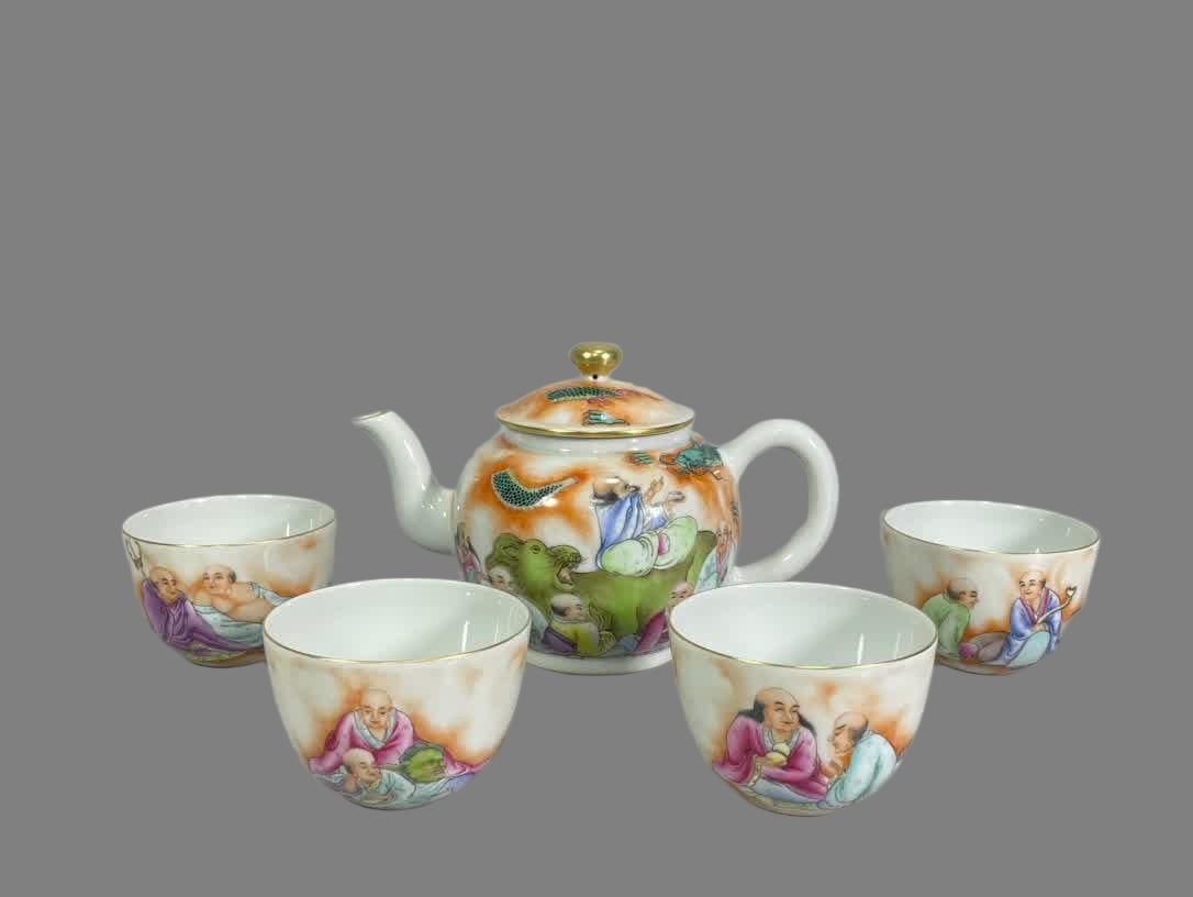 A set of Yongzheng imperial pastel eighteen Arhat figure picture teapots (1 of 9)