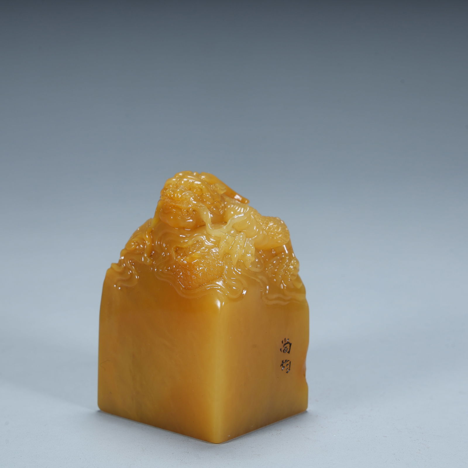 A Qing Dynasty Shoushan stone dragon pattern seal: Qing Dynasty Shoushan stone dragon pattern seal SIZE: H:6.2cm L:4cm W:3.5cm W:175g