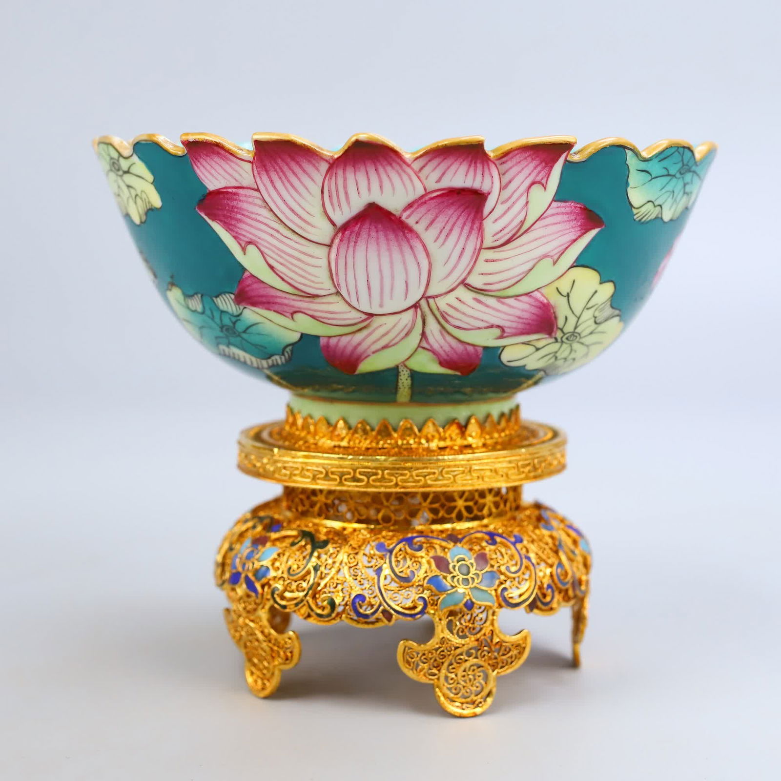 A Qing Dynasty cloisonné inlaid enamel bowl (1 of 10)
