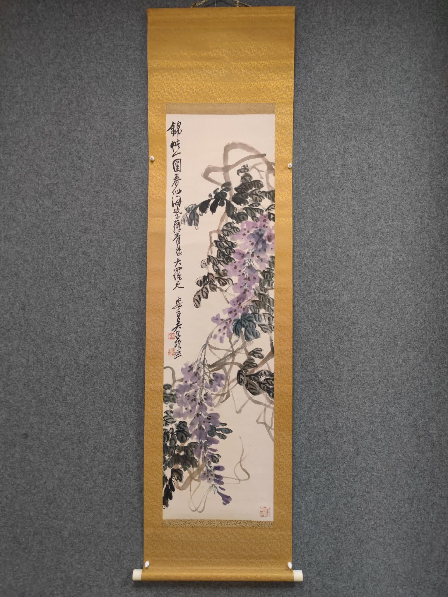 A freehand flower picture by Wu Changshuo: Wu Changshuo's freehand flower picture SIZE: Core: 121x33cm
