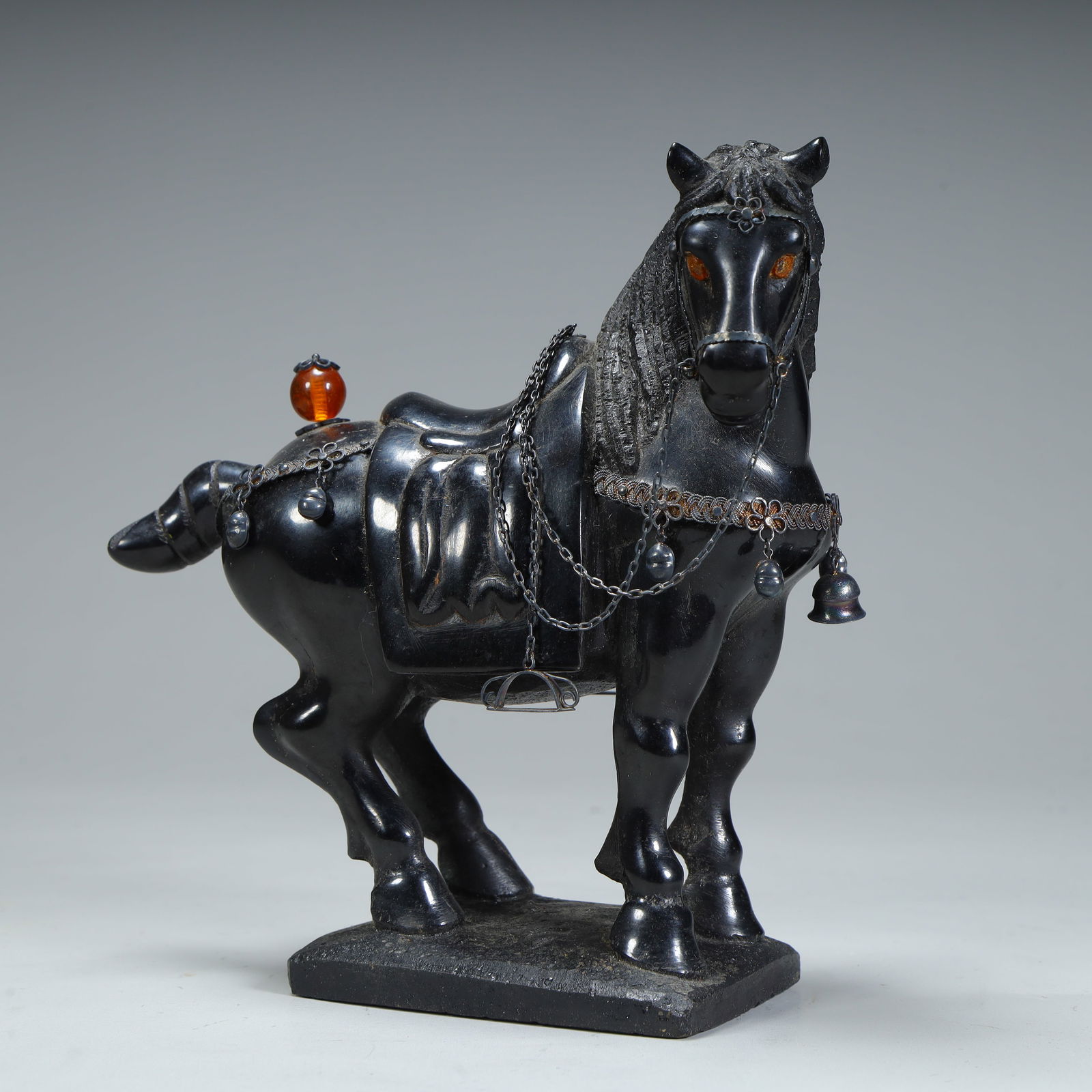 A celluloid-inlaid silver filigree steed: Celluloid inlaid with silver filigree steeds SIZE: H:14.5cm L:15cm W:5.5cm W:408g