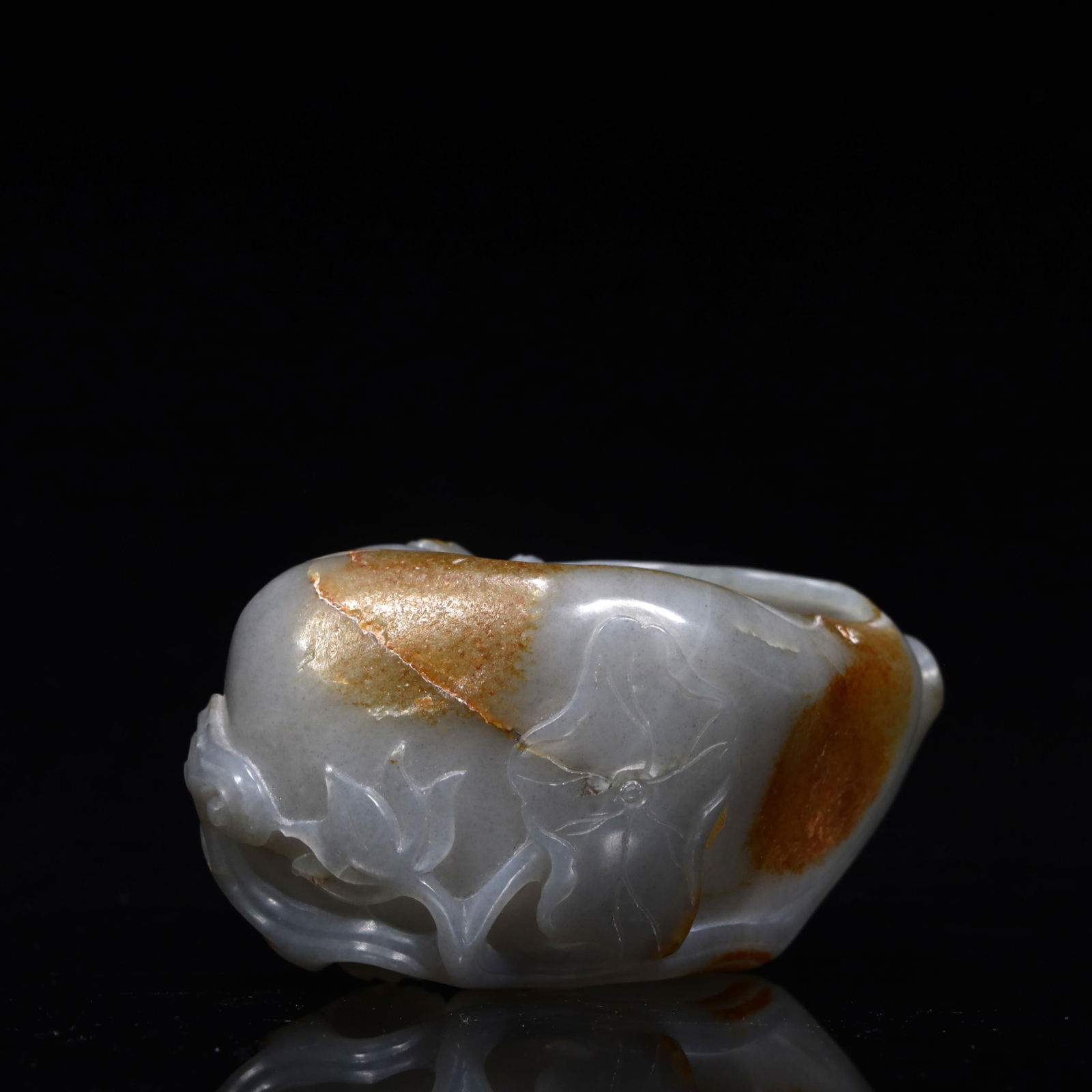 A piece of Hetian jade lotus leaf washing: Hetian jade lotus leaf washing SIZE: L:12cm W:6cm H:6cm W:188G (The Dimensions Of All Batches Are Manually Measured.If You Need More Detailed Information, Please Contact Our Customer Service Before