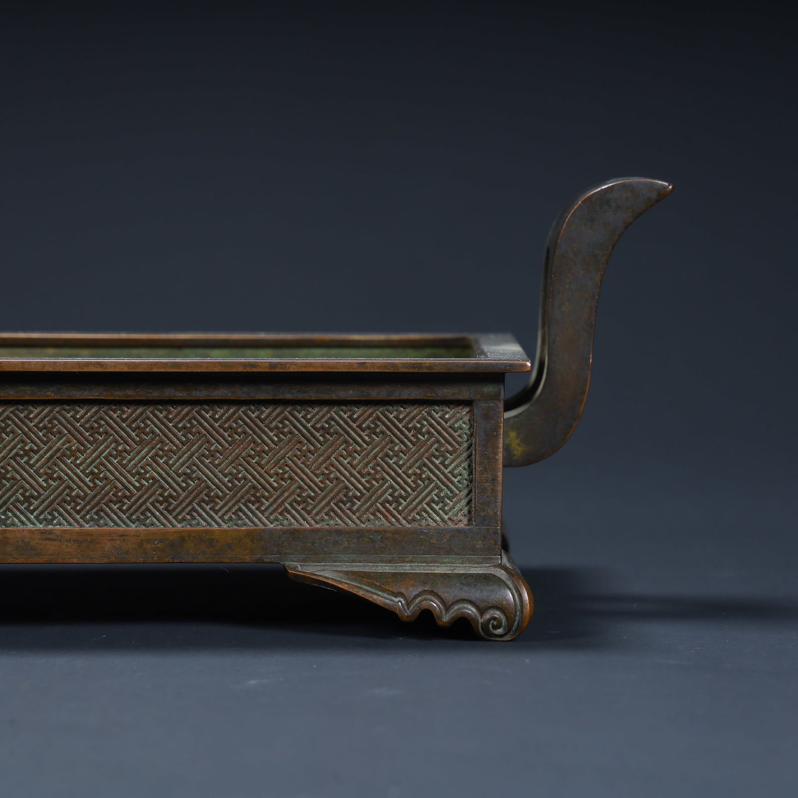 A Qing Dynasty copper rectangular crown ear incense burner - 11