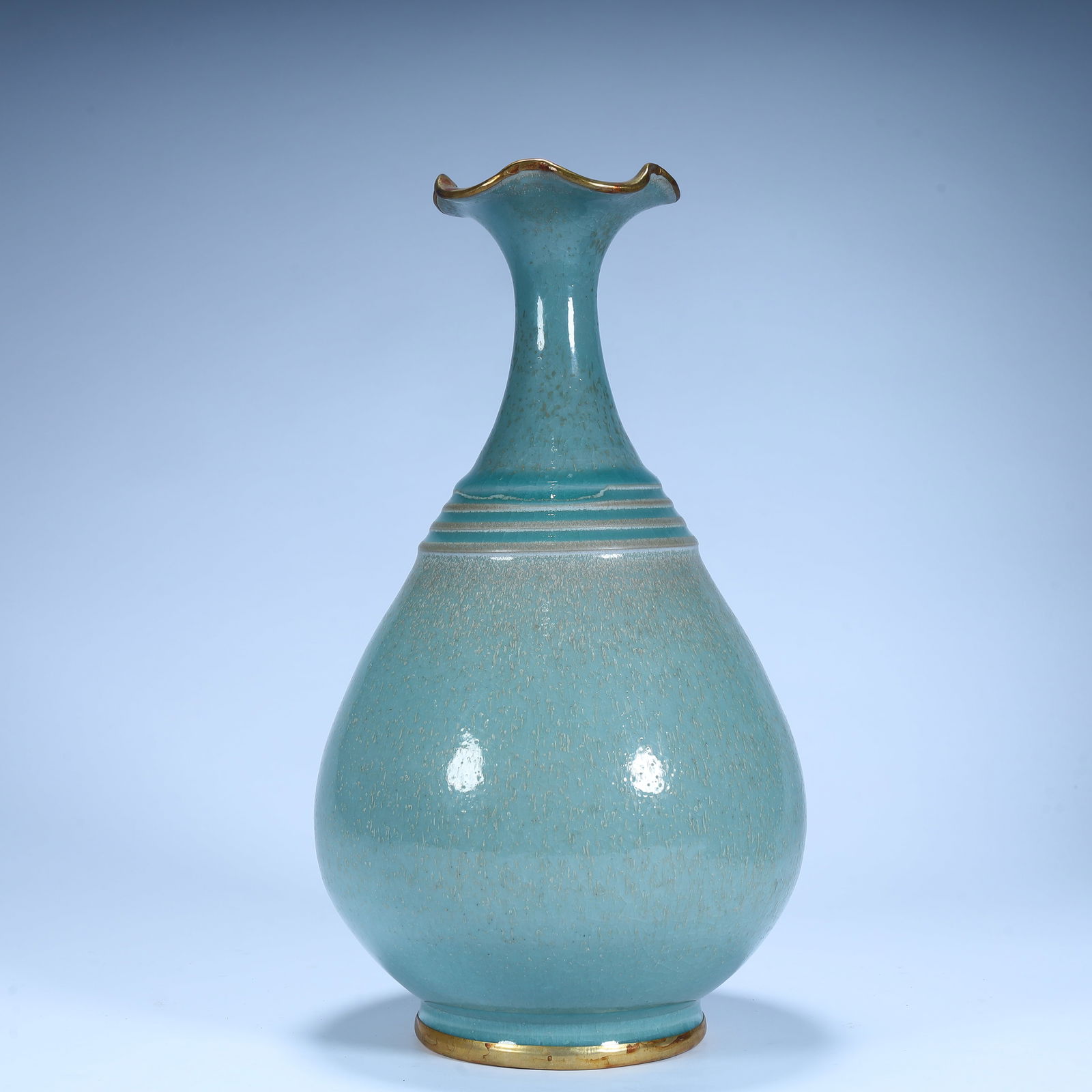 A piece of Ru kiln style flower mouth jade pot spring vase (gilt bottom) (1 of 8)