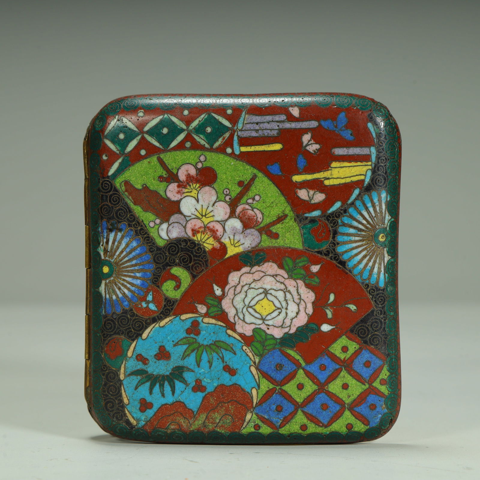 A copper-tired cloisonné enamel hundred-patterned square lid box (1 of 10)