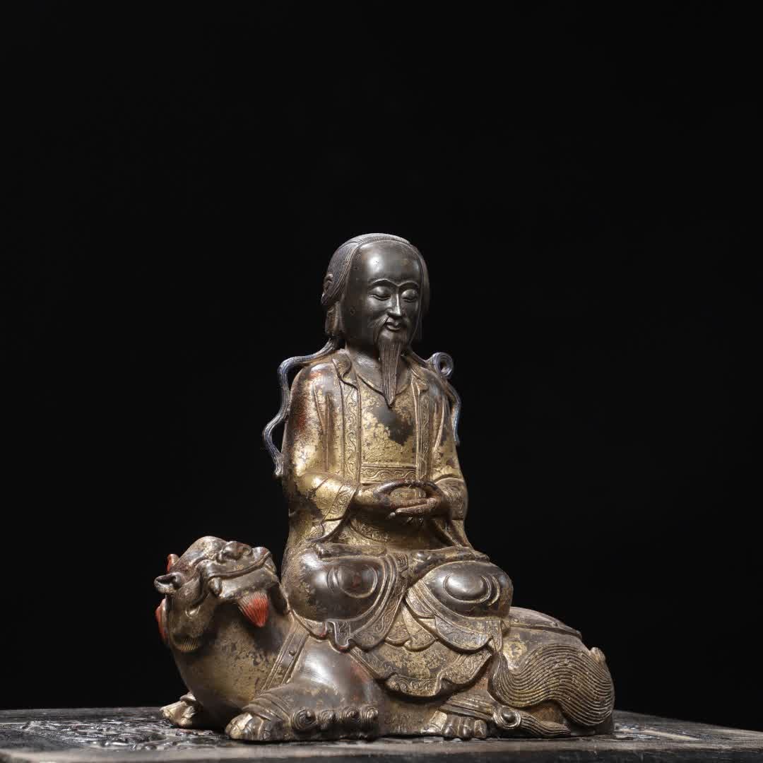 A bronze Buddha statue - 3